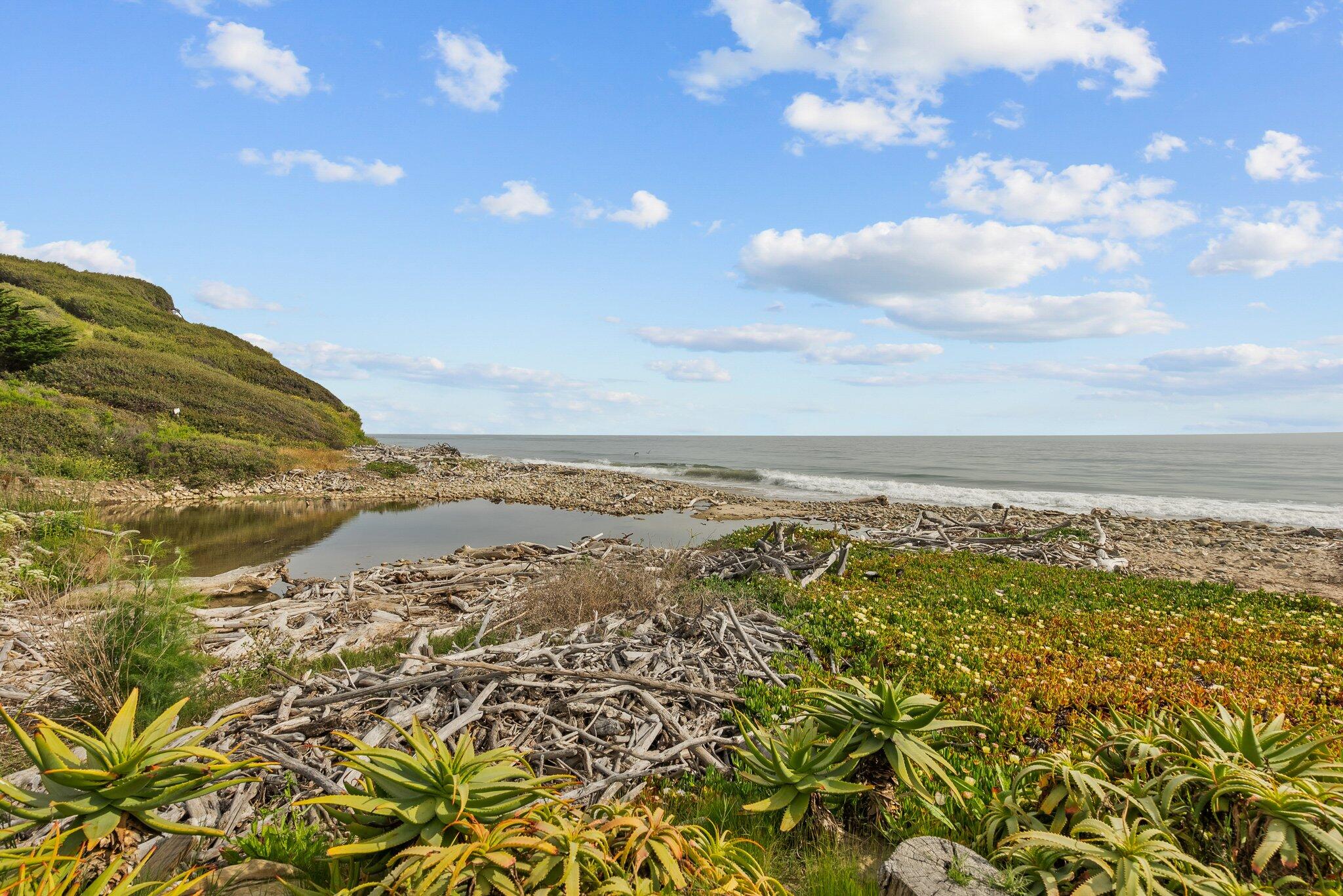 Goleta, California 93117, United States, 5 Bedrooms Bedrooms, ,5 BathroomsBathrooms,Residential,Active,103844