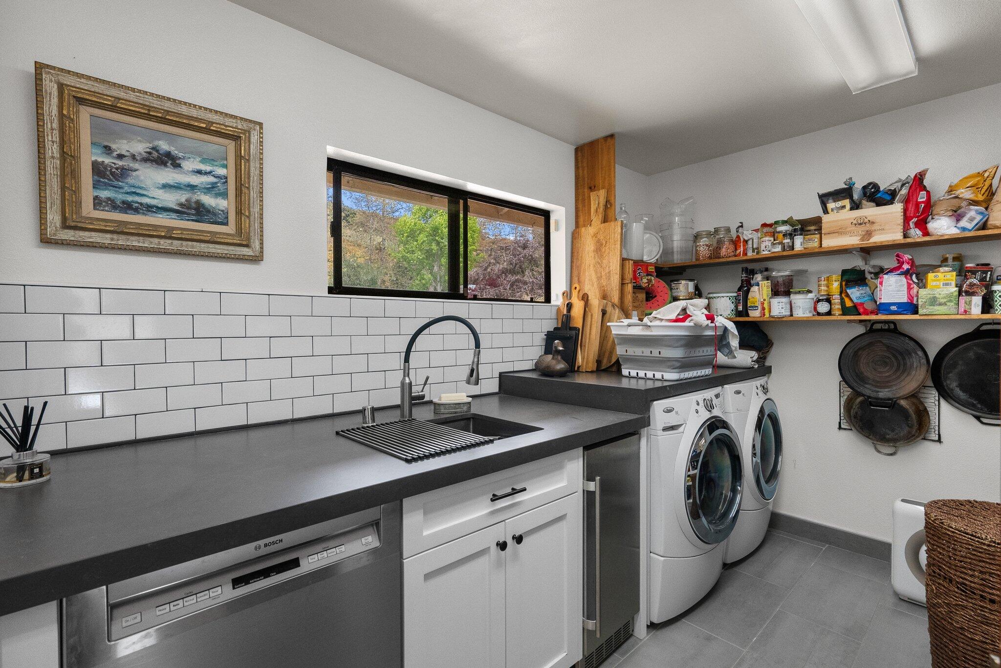 Goleta, California 93117, United States, 5 Bedrooms Bedrooms, ,5 BathroomsBathrooms,Residential,Active,103844