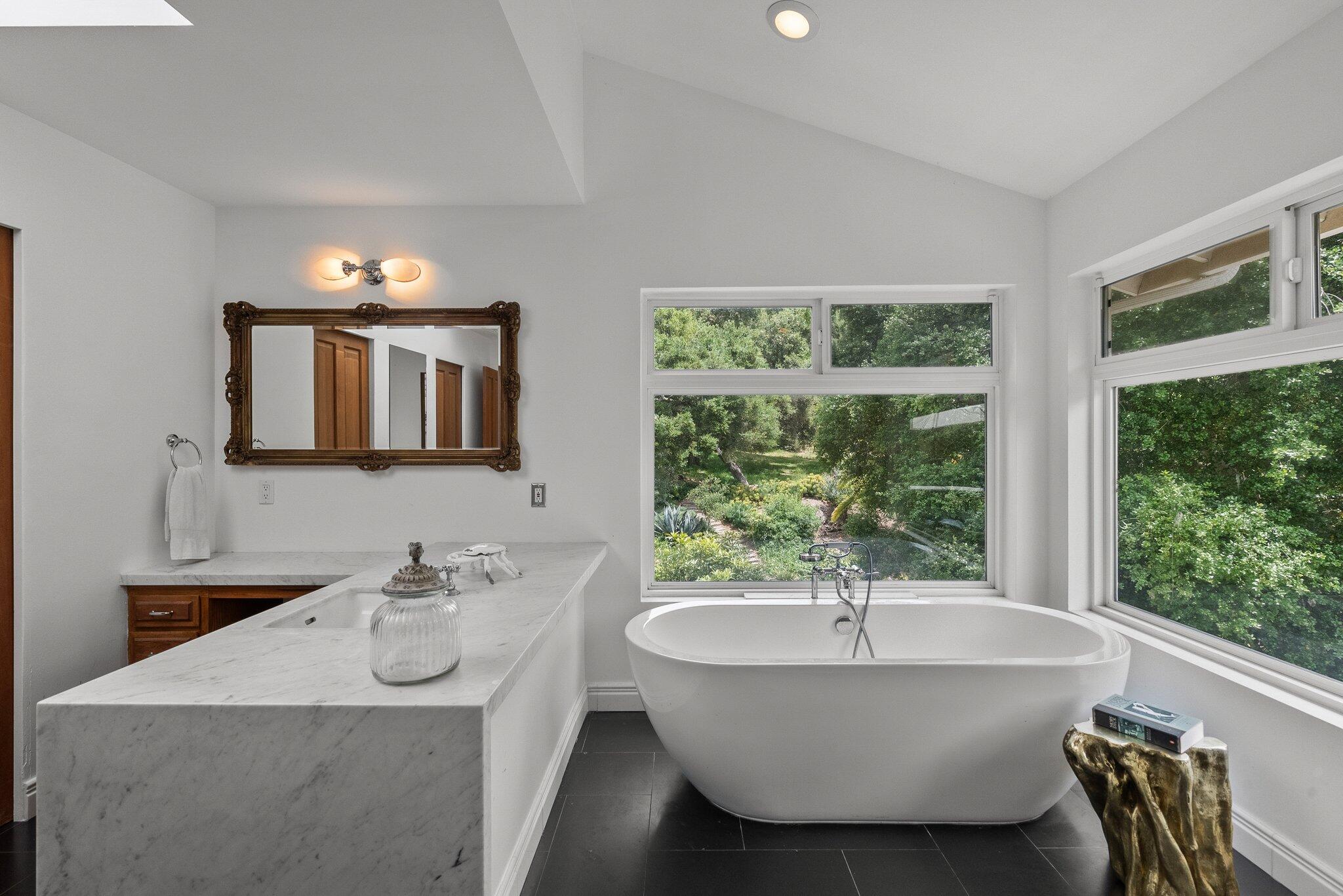 Goleta, California 93117, United States, 5 Bedrooms Bedrooms, ,5 BathroomsBathrooms,Residential,Active,103844