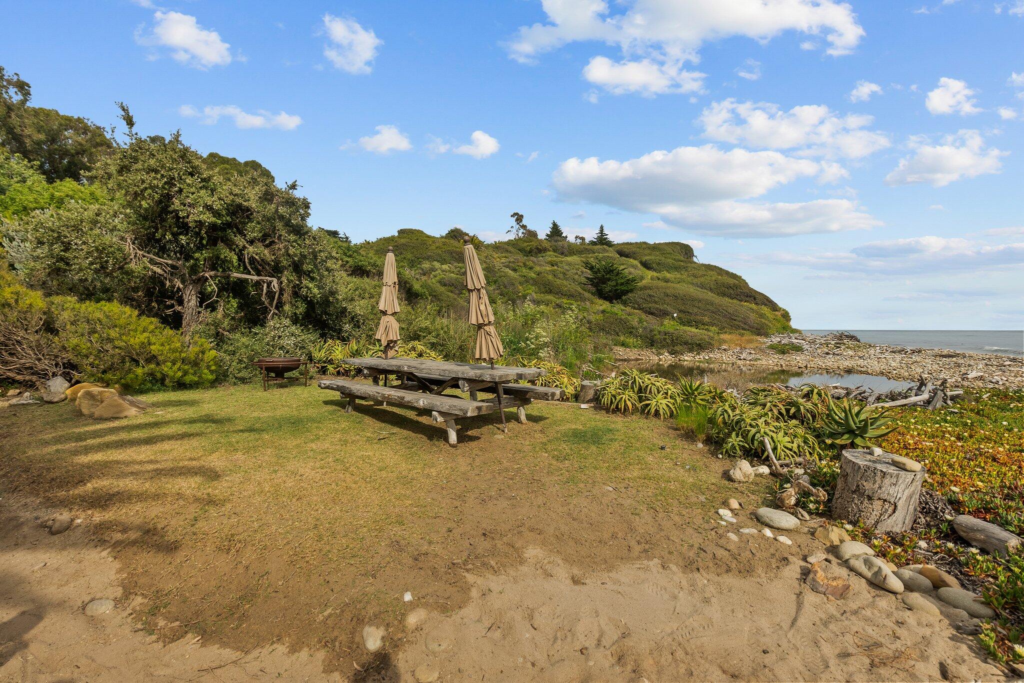 Goleta, California 93117, United States, 5 Bedrooms Bedrooms, ,5 BathroomsBathrooms,Residential,Active,103844