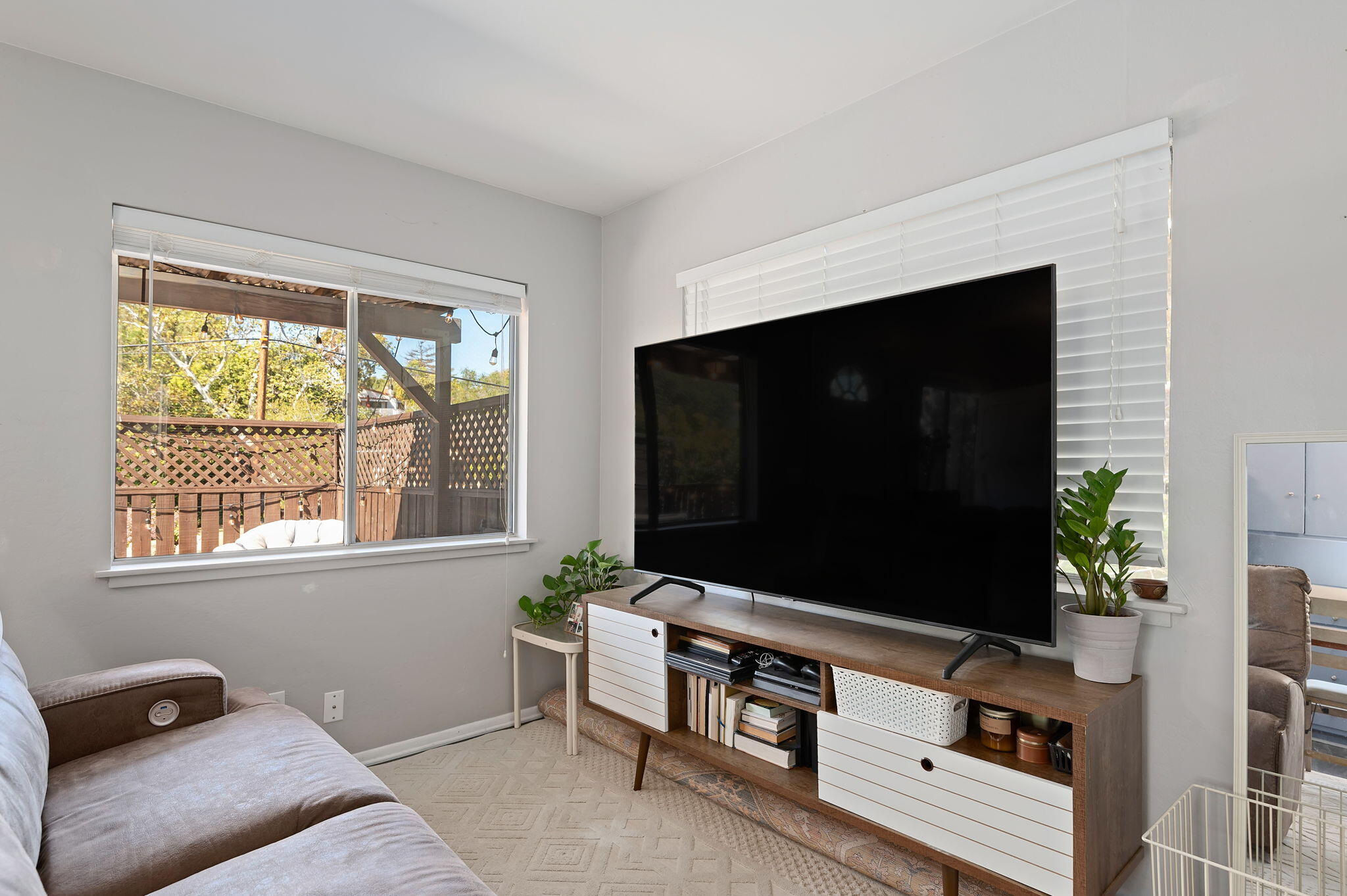 Santa Barbara, California 93103, United States, ,Residential,Active,76546