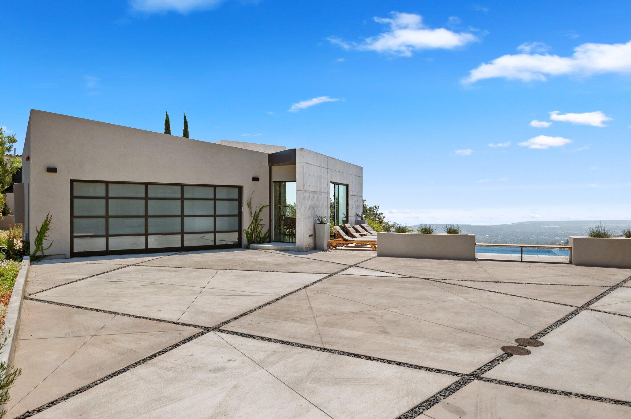 Santa Barbara, California 93105, United States, 4 Bedrooms Bedrooms, ,5 BathroomsBathrooms,Residential,Active,216507