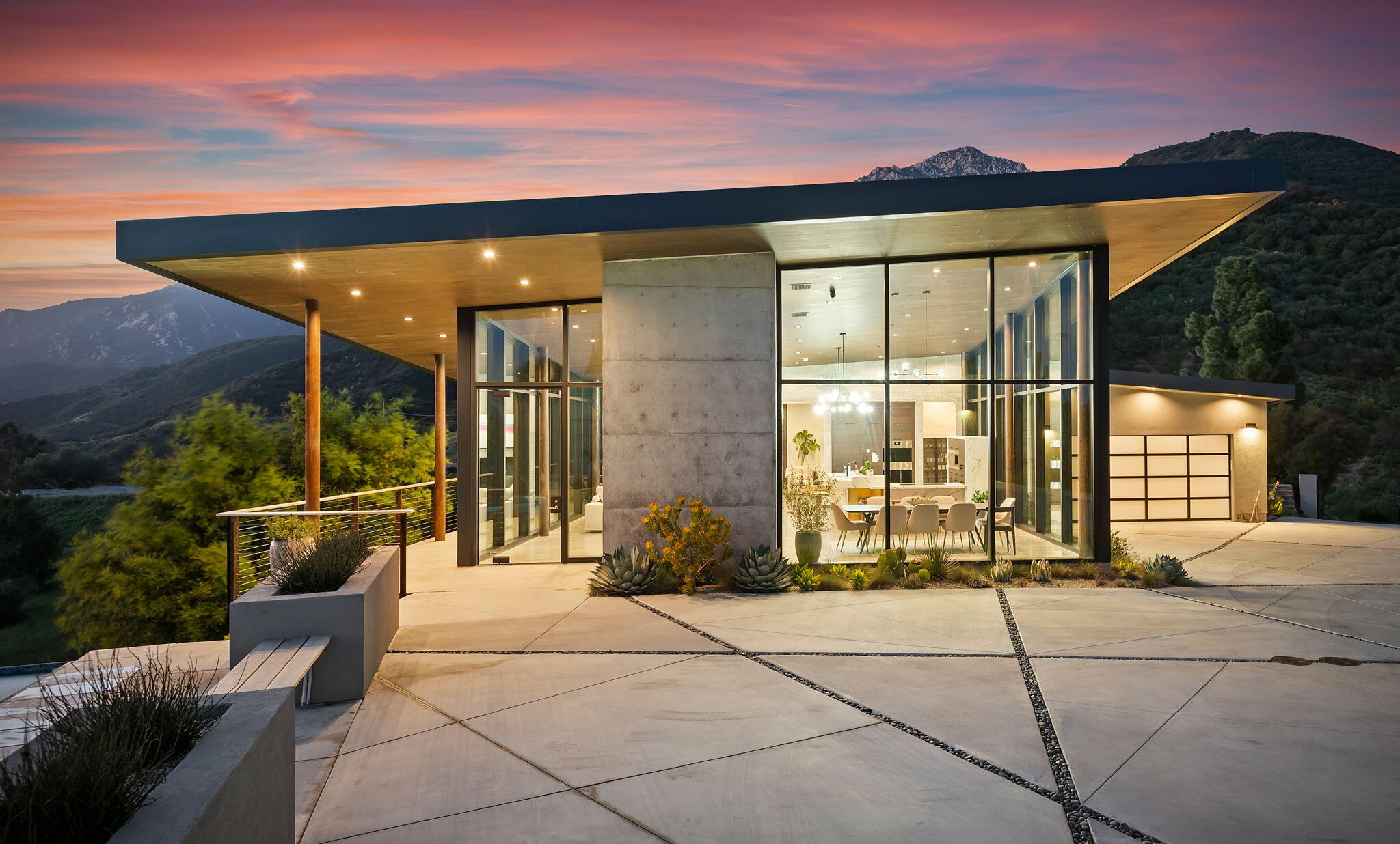 Santa Barbara, California 93105, United States, 4 Bedrooms Bedrooms, ,5 BathroomsBathrooms,Residential,Active,216507