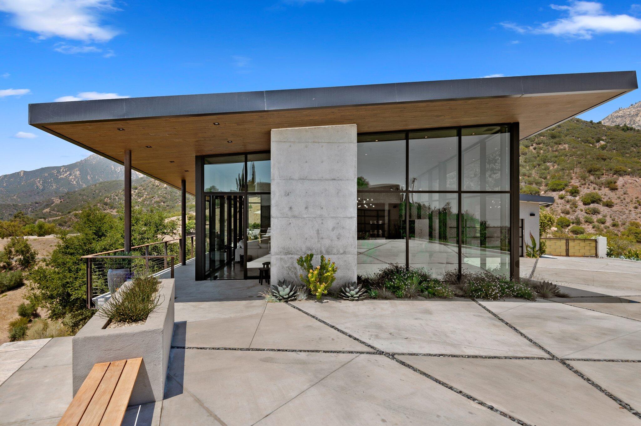 Santa Barbara, California 93105, United States, 4 Bedrooms Bedrooms, ,5 BathroomsBathrooms,Residential,Active,216507