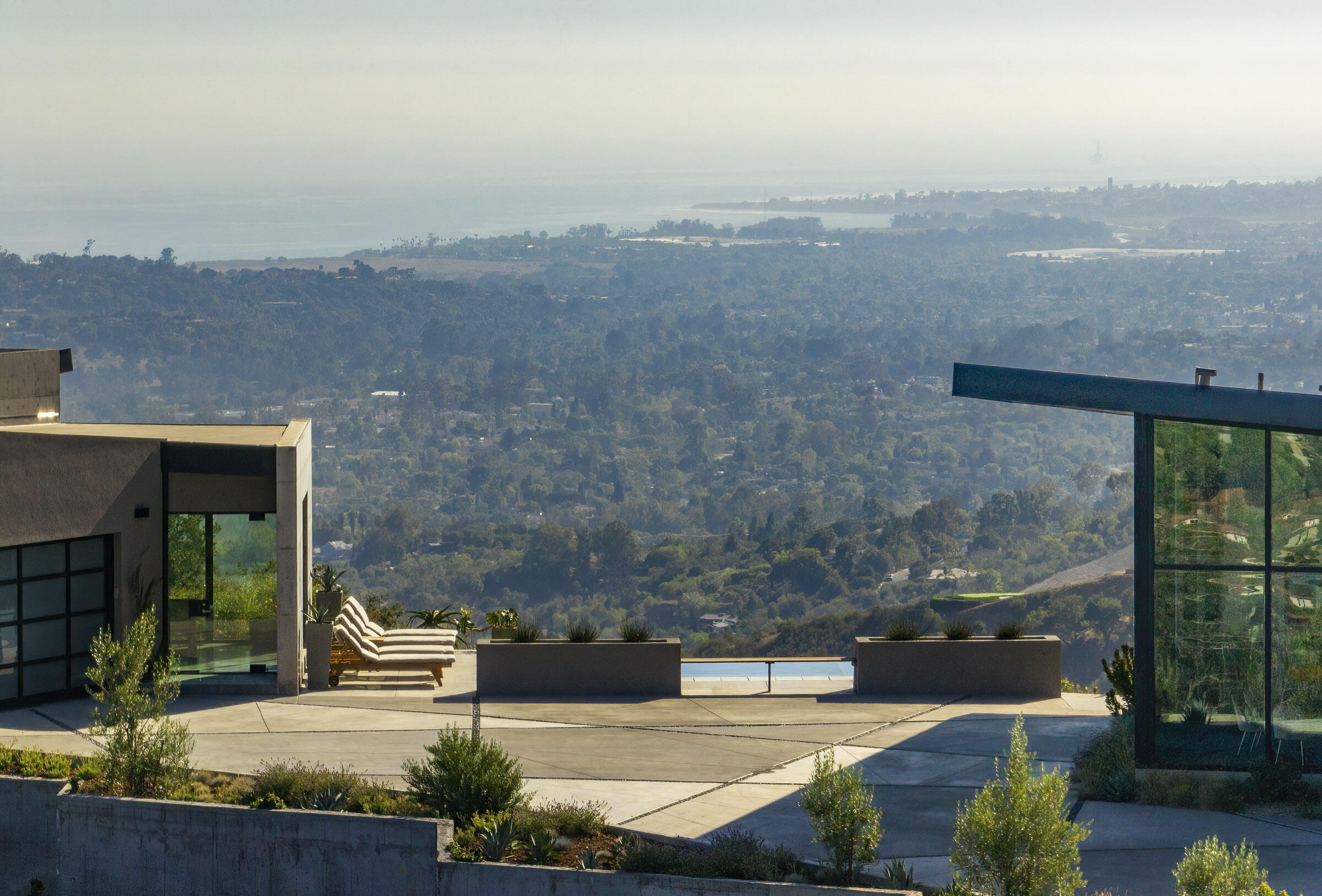 Santa Barbara, California 93105, United States, 4 Bedrooms Bedrooms, ,5 BathroomsBathrooms,Residential,Active,216507