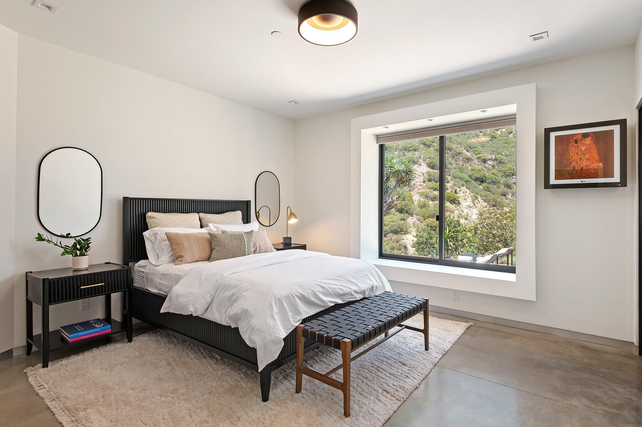 Santa Barbara, California 93105, United States, 4 Bedrooms Bedrooms, ,5 BathroomsBathrooms,Residential,Active,216507