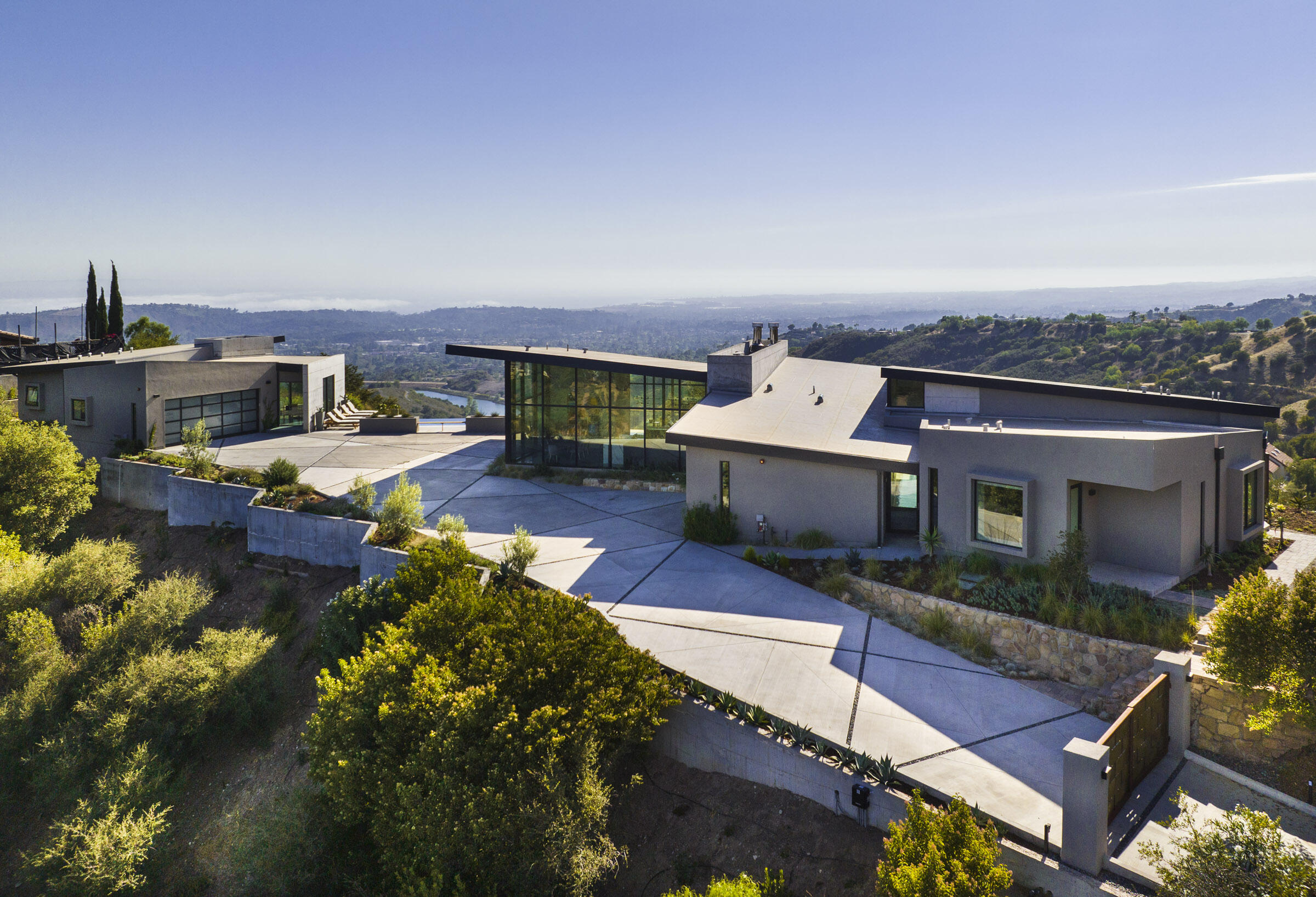 Santa Barbara, California 93105, United States, 4 Bedrooms Bedrooms, ,5 BathroomsBathrooms,Residential,Active,216507