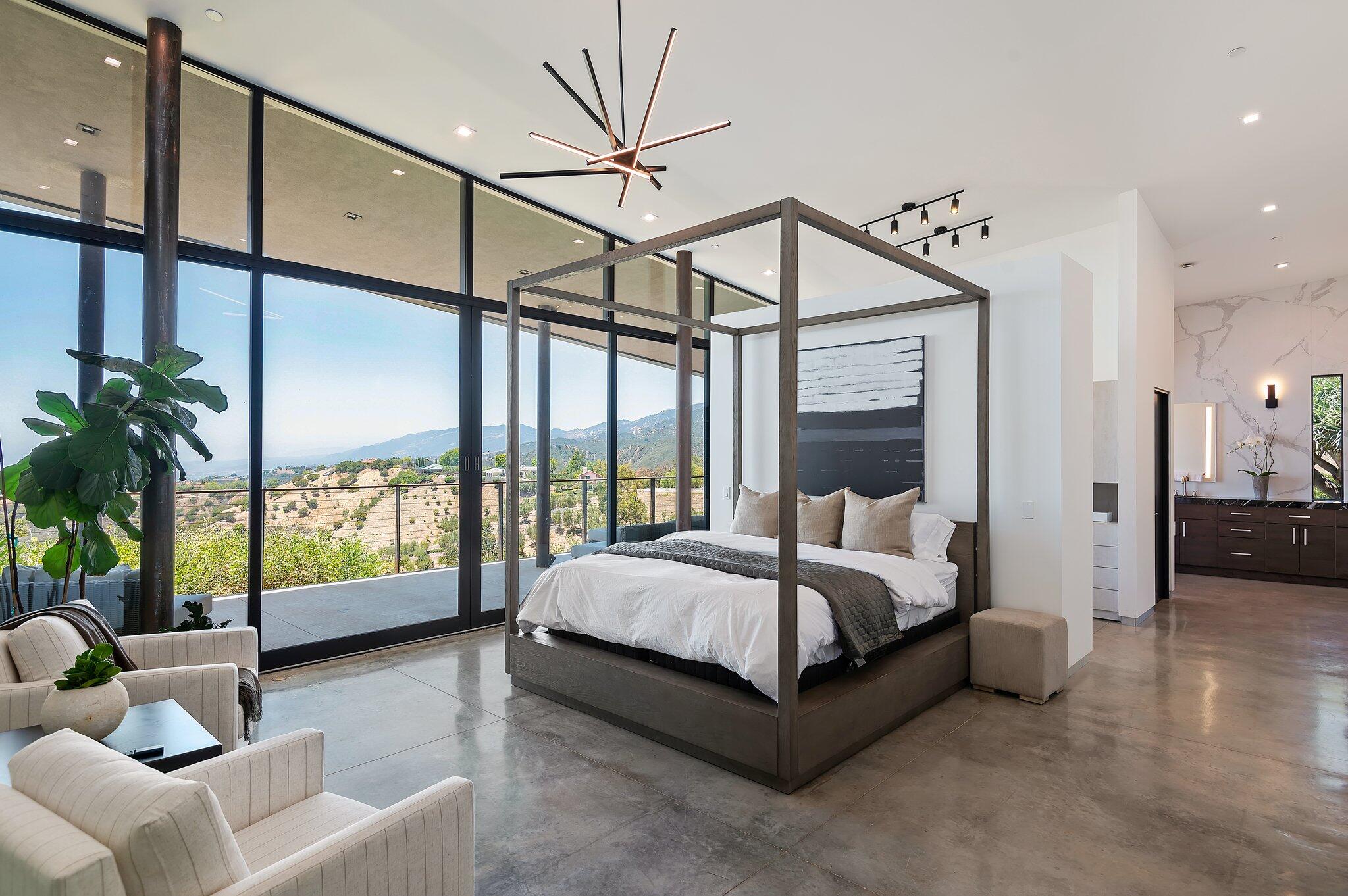 Santa Barbara, California 93105, United States, 4 Bedrooms Bedrooms, ,5 BathroomsBathrooms,Residential,Active,216507