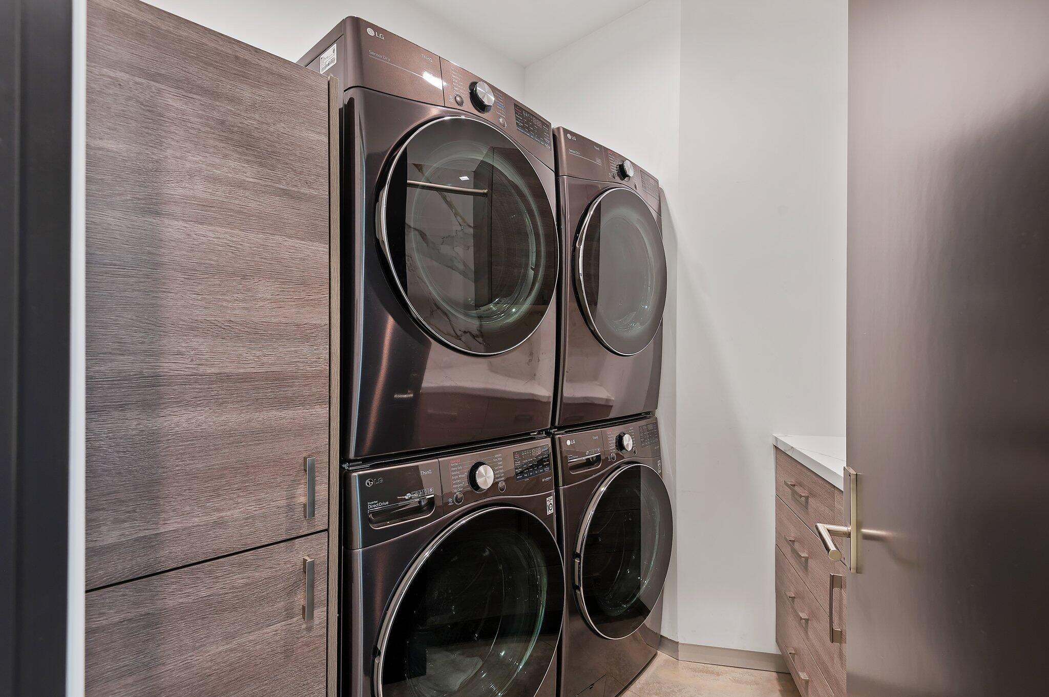 Santa Barbara, California 93105, United States, 4 Bedrooms Bedrooms, ,5 BathroomsBathrooms,Residential,Active,216507