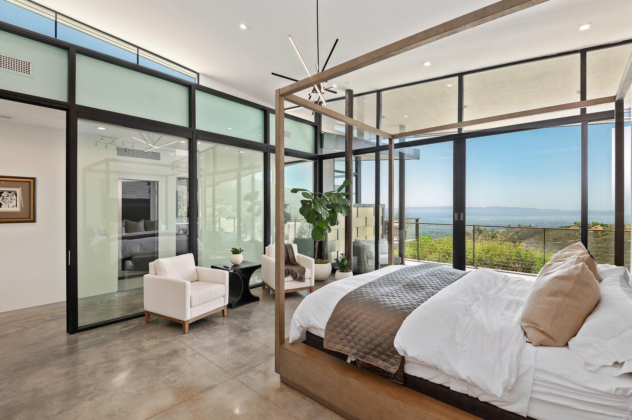 Santa Barbara, California 93105, United States, 4 Bedrooms Bedrooms, ,5 BathroomsBathrooms,Residential,Active,216507