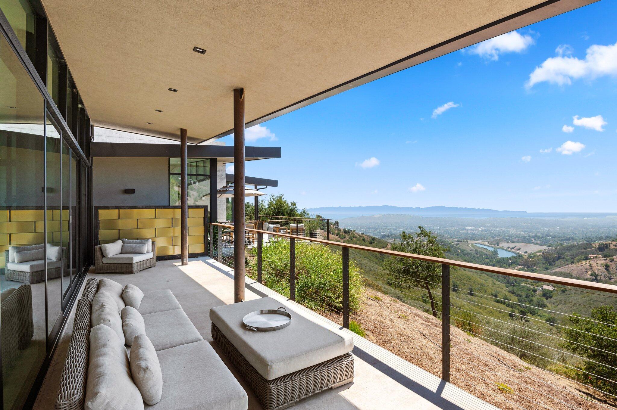 Santa Barbara, California 93105, United States, 4 Bedrooms Bedrooms, ,5 BathroomsBathrooms,Residential,Active,216507