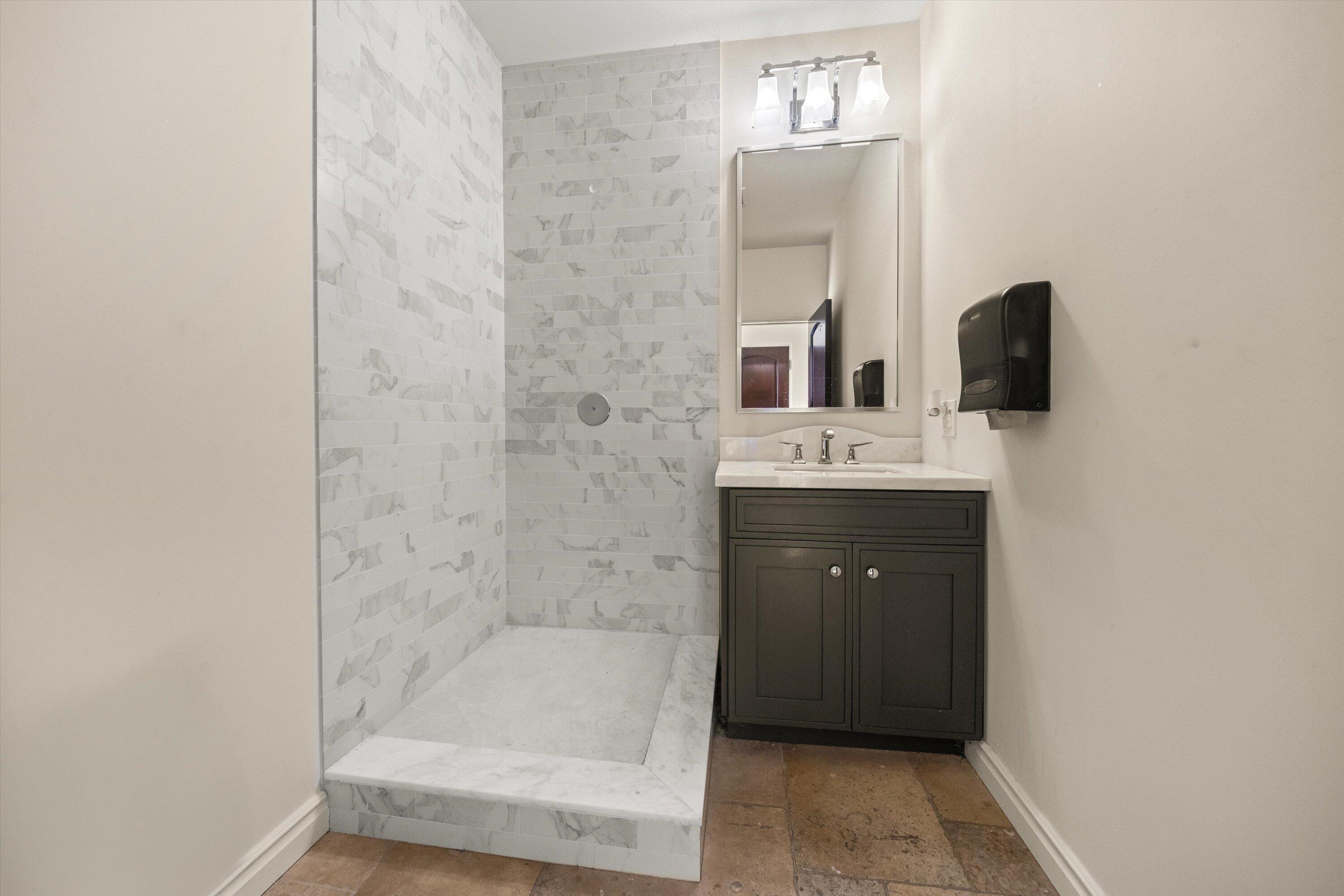 Montecito, California 93108, United States, 4 Bedrooms Bedrooms, ,5 BathroomsBathrooms,Residential,Active,150279