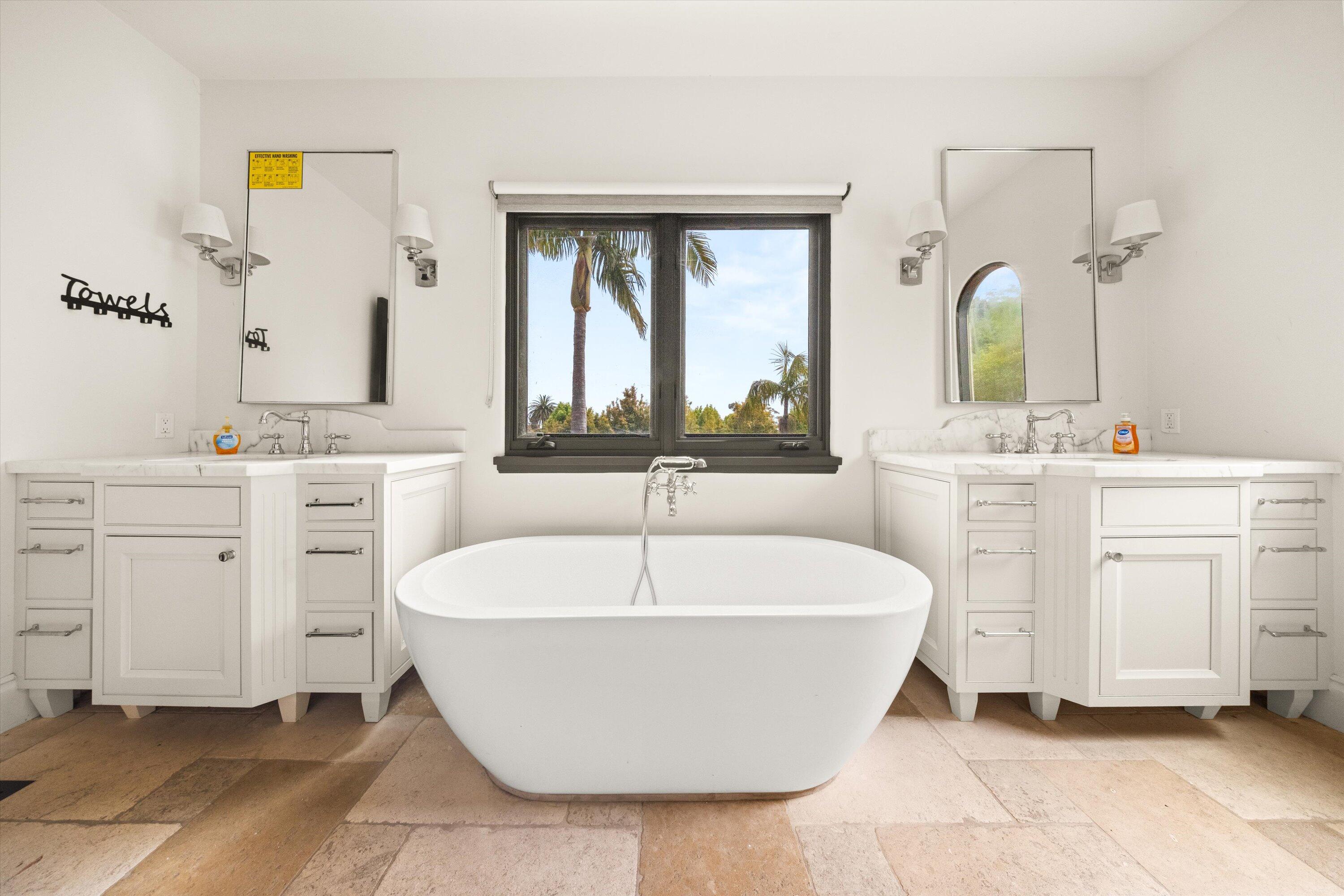 Montecito, California 93108, United States, 4 Bedrooms Bedrooms, ,5 BathroomsBathrooms,Residential,Active,150279