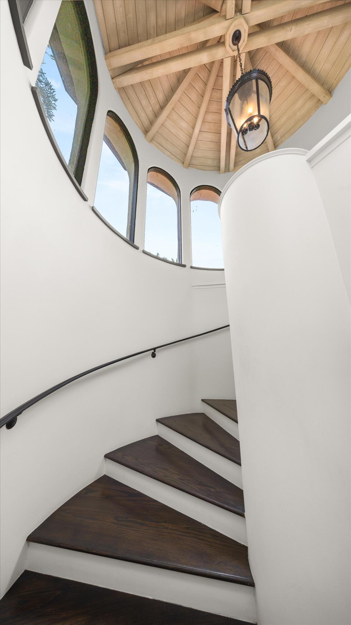 Montecito, California 93108, United States, 4 Bedrooms Bedrooms, ,5 BathroomsBathrooms,Residential,Active,150279