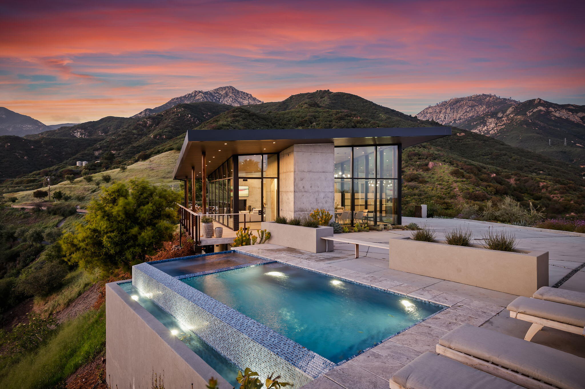 Santa Barbara, California 93105, United States, 4 Bedrooms Bedrooms, ,5 BathroomsBathrooms,Residential,Active,37442