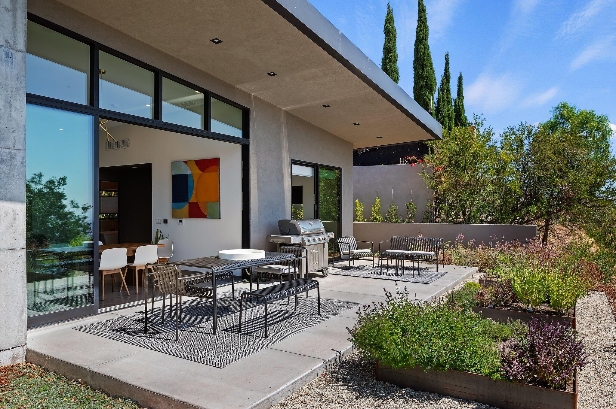 Santa Barbara, California 93105, United States, 4 Bedrooms Bedrooms, ,5 BathroomsBathrooms,Residential,Active,37442