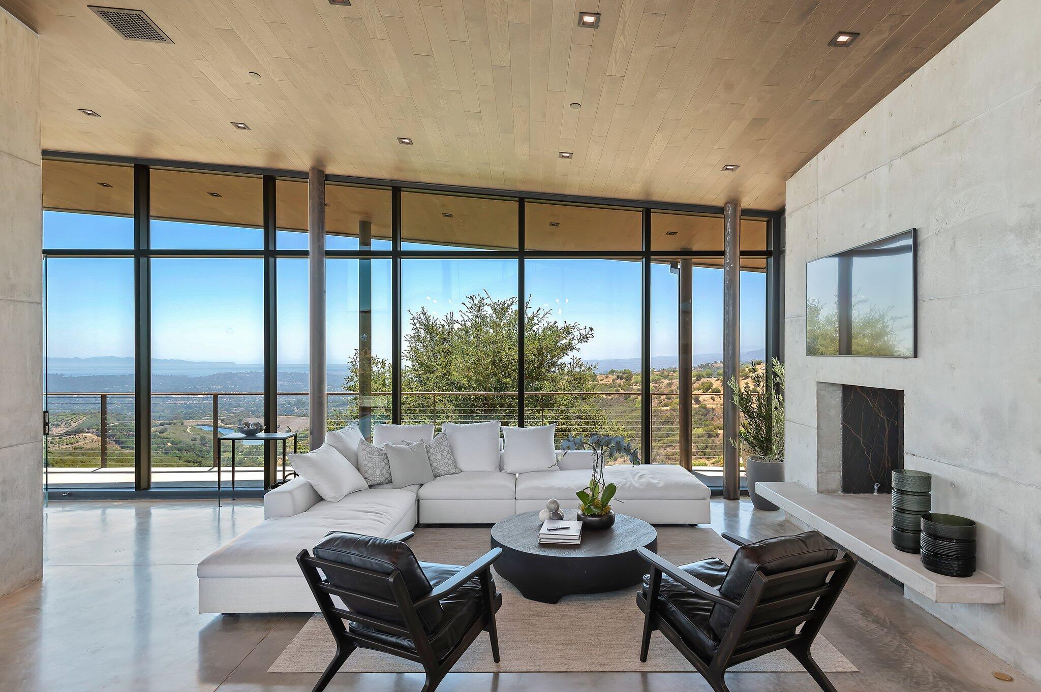 Santa Barbara, California 93105, United States, 4 Bedrooms Bedrooms, ,5 BathroomsBathrooms,Residential,Active,37442