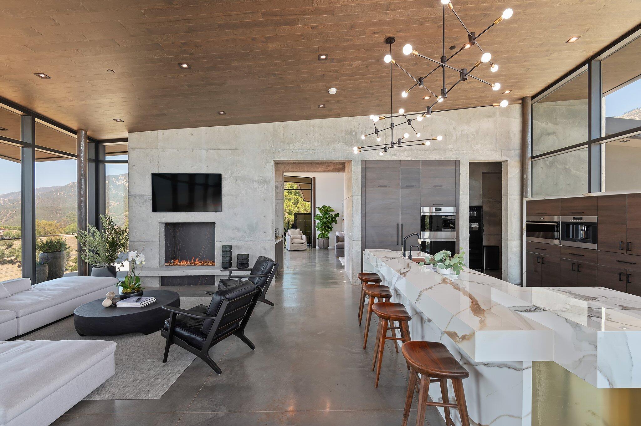 Santa Barbara, California 93105, United States, 4 Bedrooms Bedrooms, ,5 BathroomsBathrooms,Residential,Active,37442