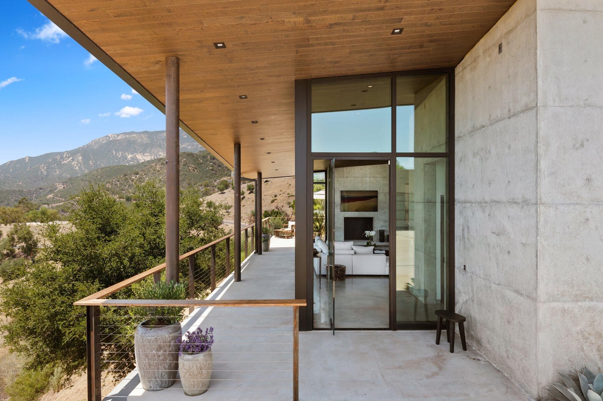 Santa Barbara, California 93105, United States, 4 Bedrooms Bedrooms, ,5 BathroomsBathrooms,Residential,Active,37442