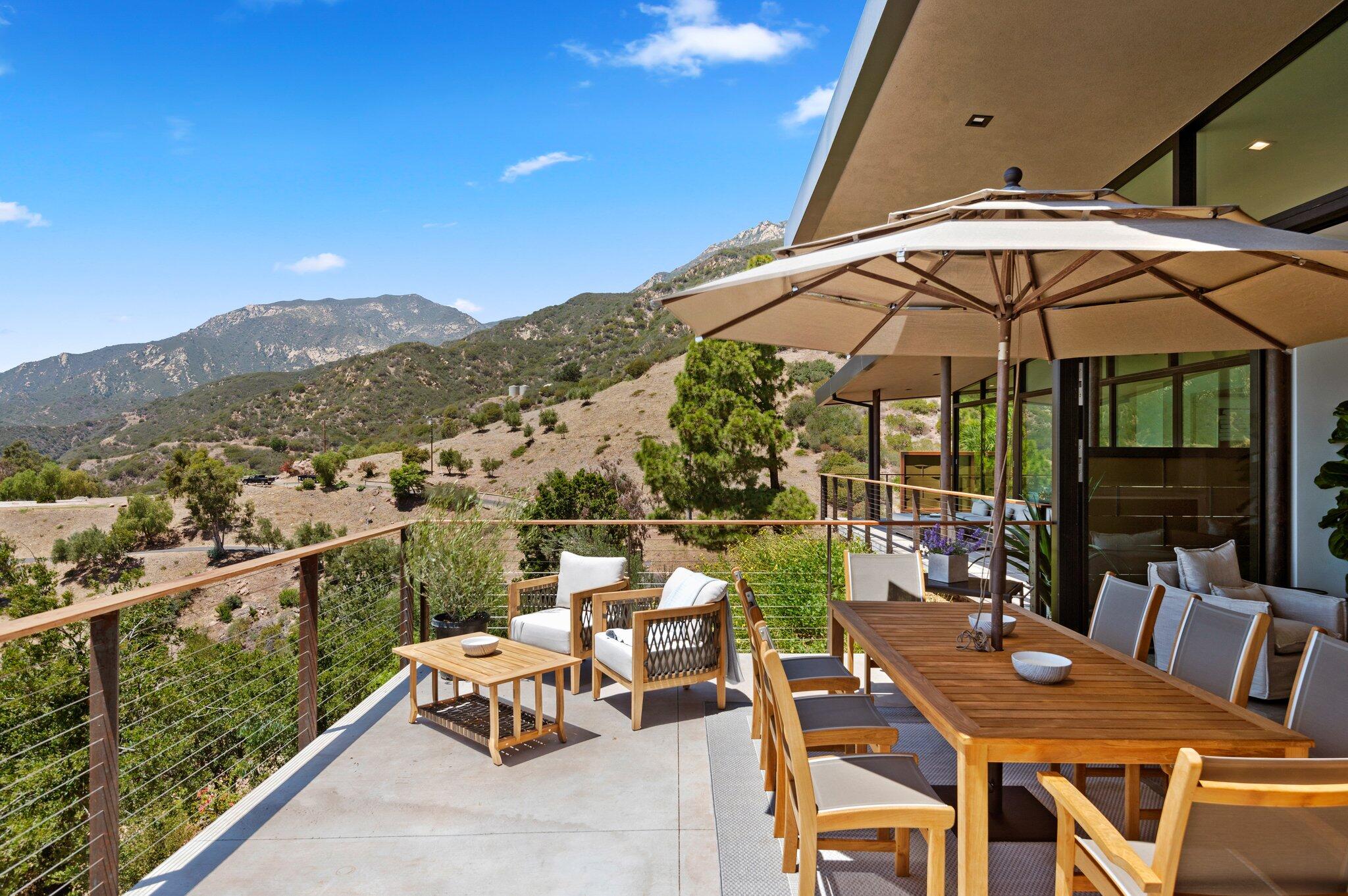 Santa Barbara, California 93105, United States, 4 Bedrooms Bedrooms, ,5 BathroomsBathrooms,Residential,Active,37442