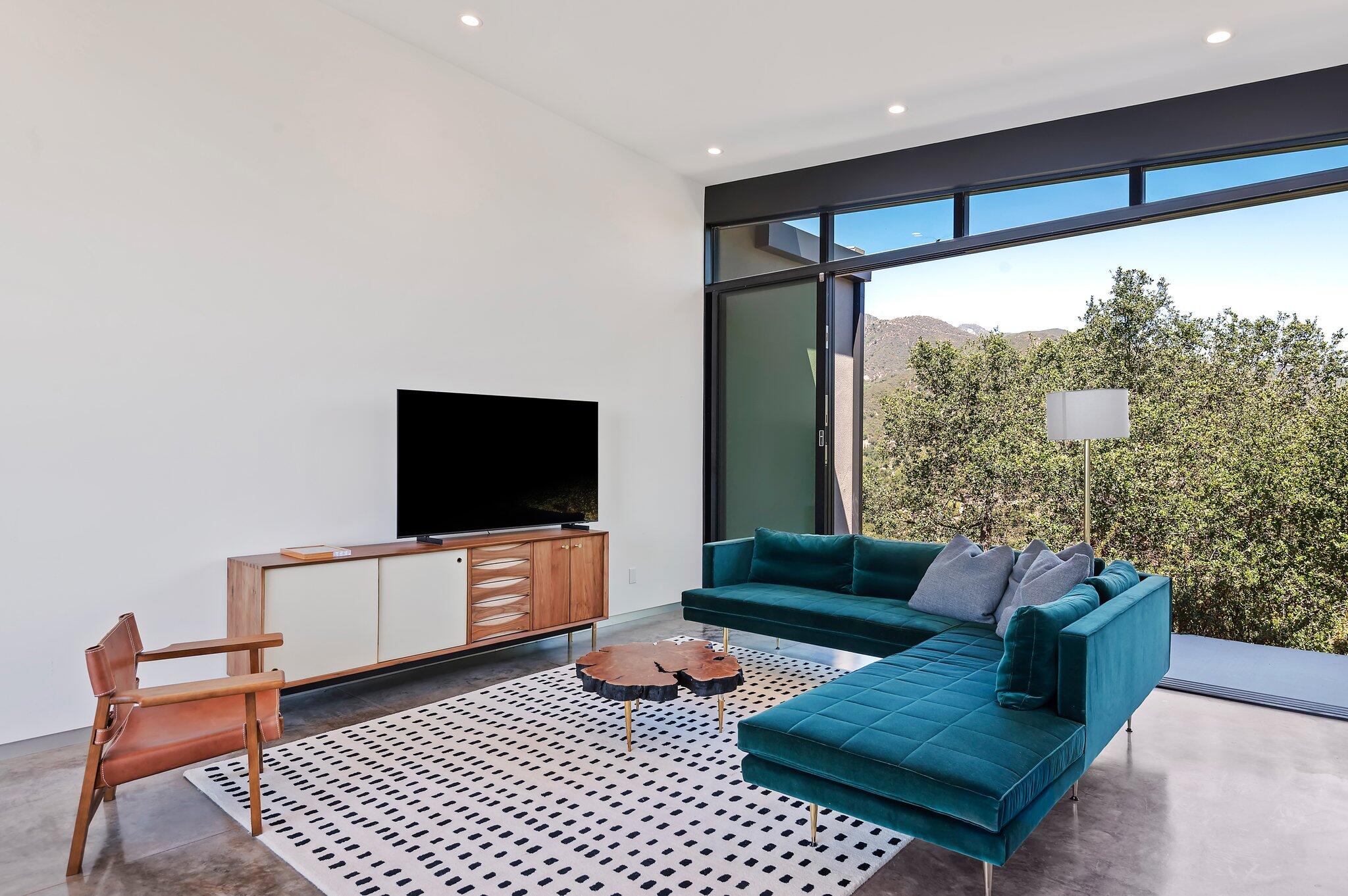 Santa Barbara, California 93105, United States, 4 Bedrooms Bedrooms, ,5 BathroomsBathrooms,Residential,Active,37442