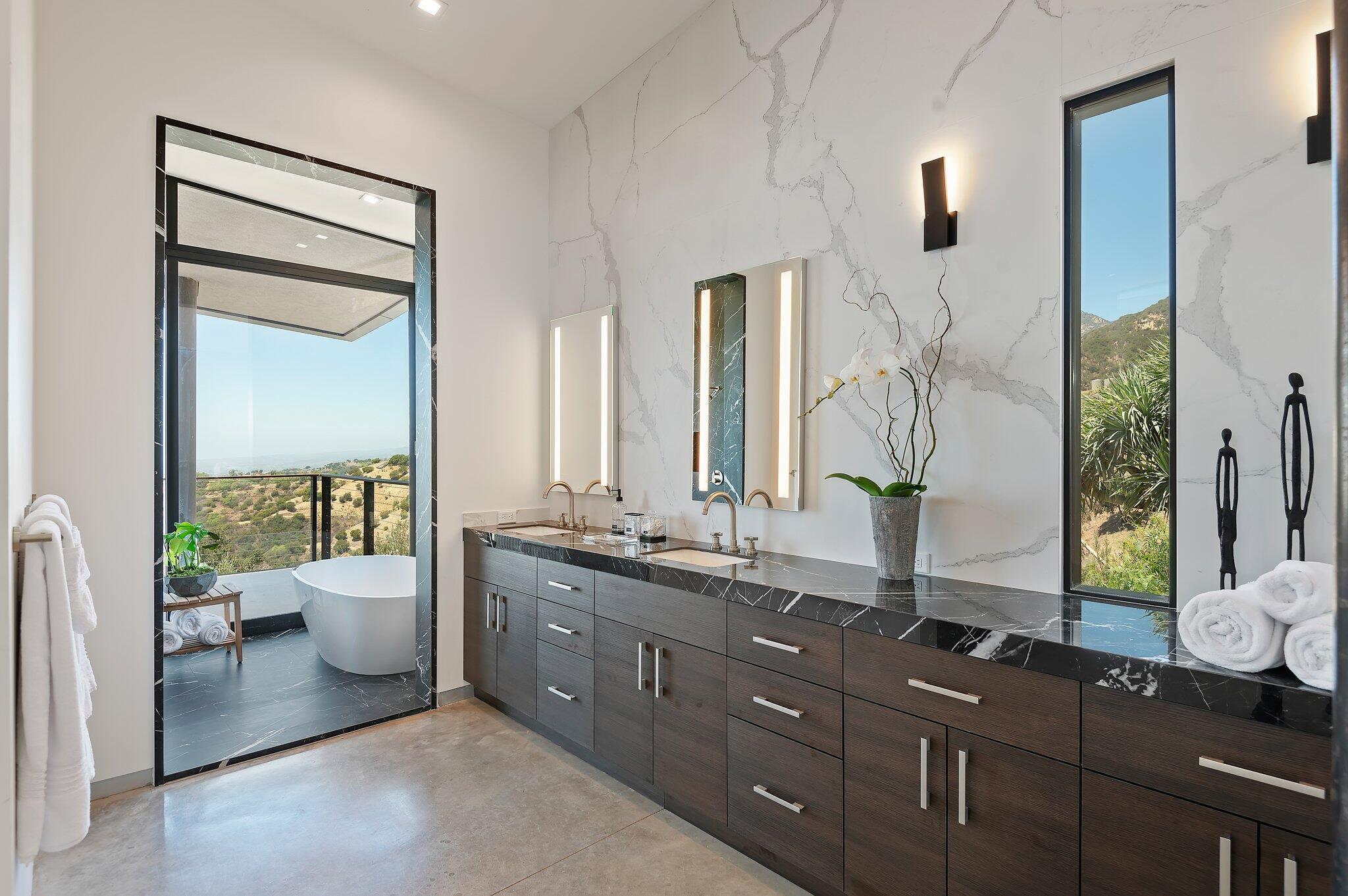 Santa Barbara, California 93105, United States, 4 Bedrooms Bedrooms, ,5 BathroomsBathrooms,Residential,Active,37442