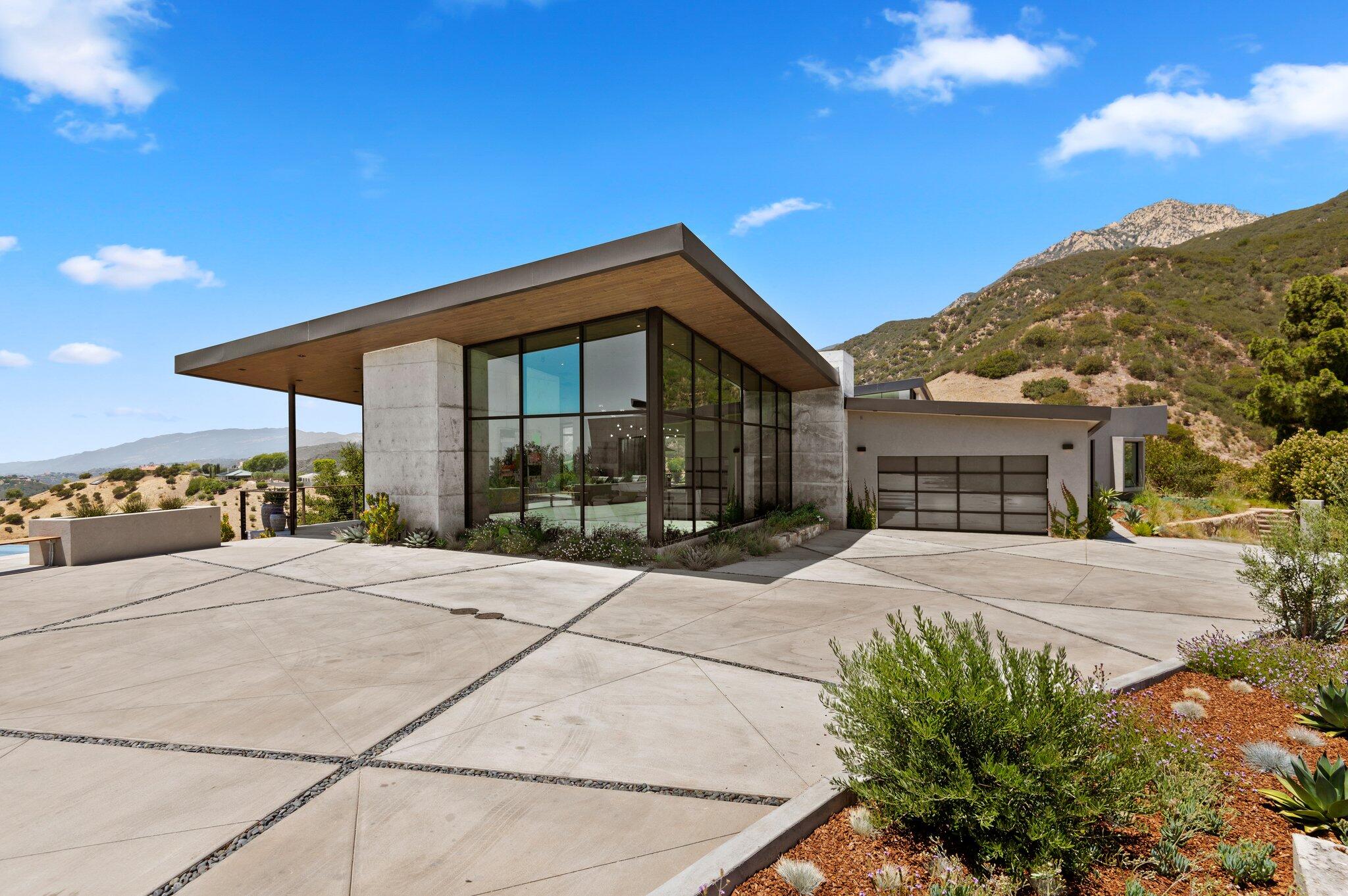 Santa Barbara, California 93105, United States, 4 Bedrooms Bedrooms, ,5 BathroomsBathrooms,Residential,Active,37442