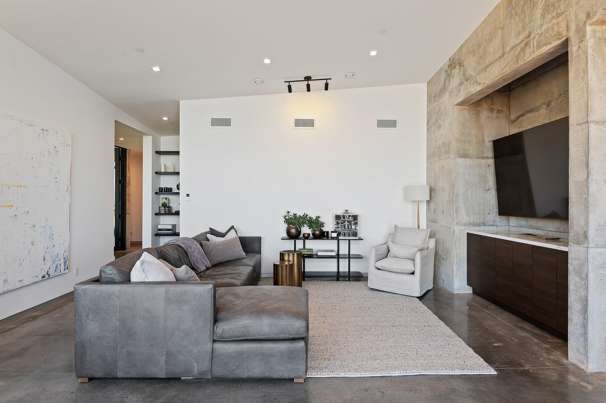 Santa Barbara, California 93105, United States, 4 Bedrooms Bedrooms, ,5 BathroomsBathrooms,Residential,Active,37442