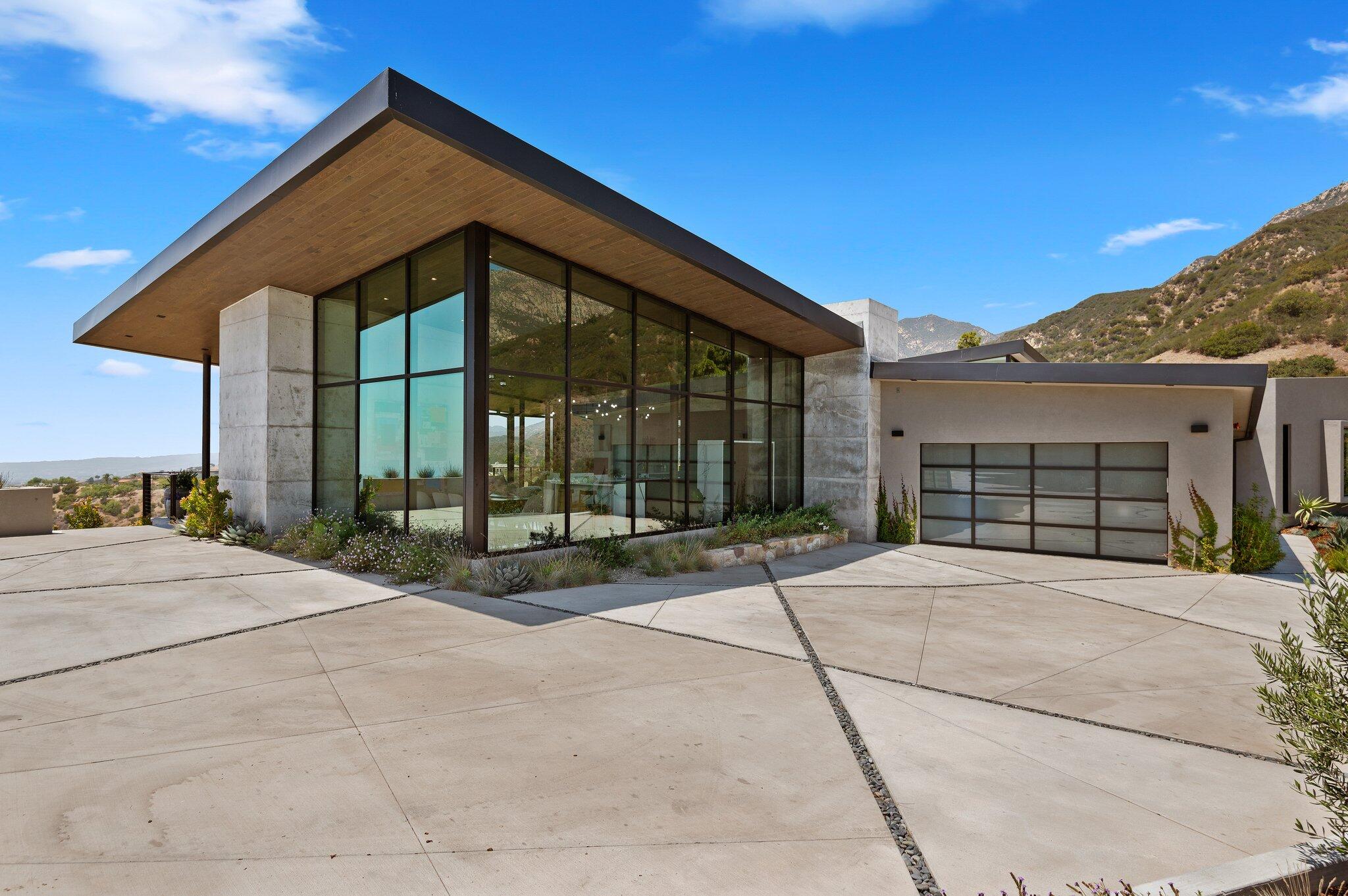 Santa Barbara, California 93105, United States, 4 Bedrooms Bedrooms, ,5 BathroomsBathrooms,Residential,Active,37442