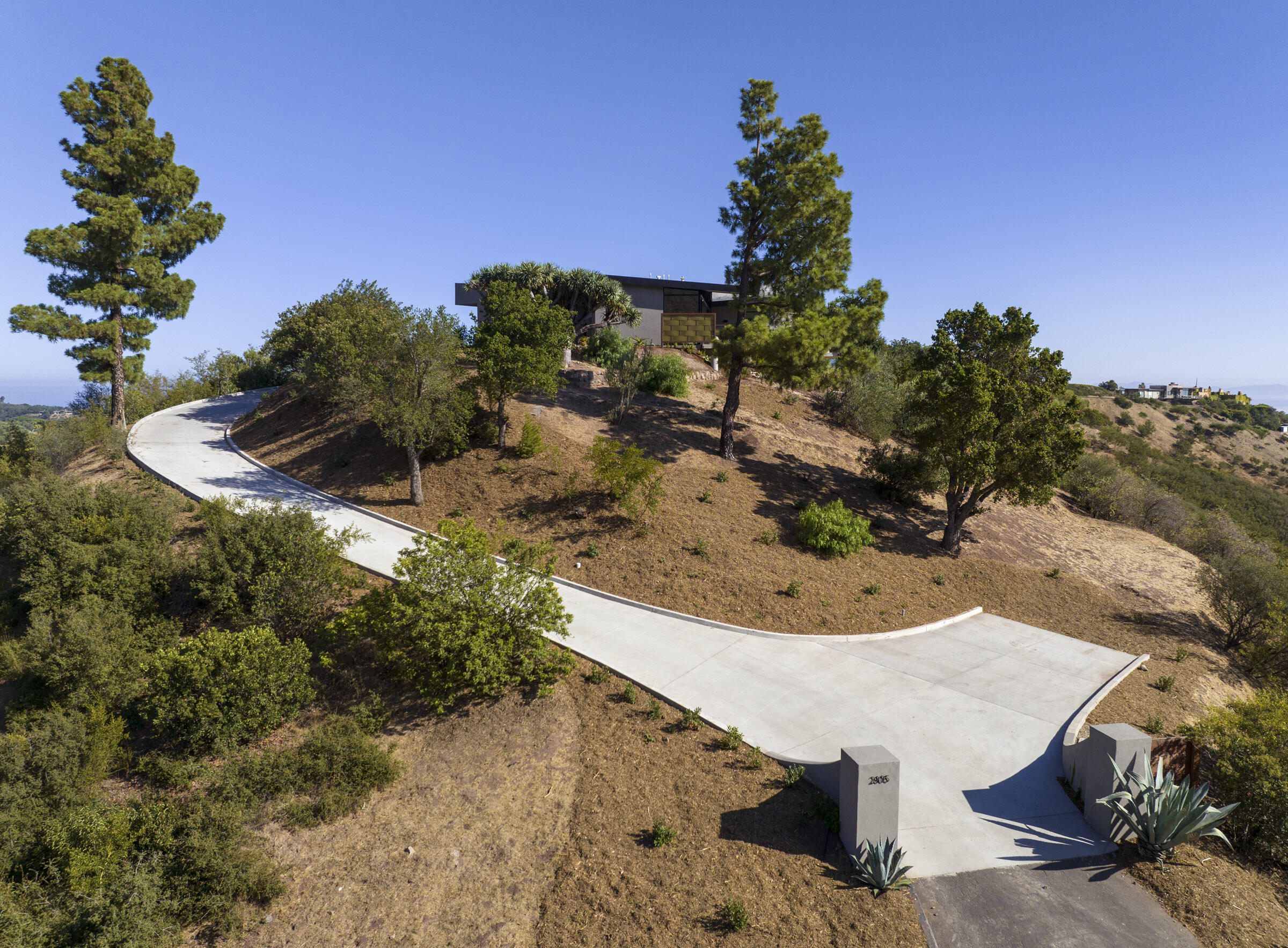 Santa Barbara, California 93105, United States, 4 Bedrooms Bedrooms, ,5 BathroomsBathrooms,Residential,Active,37442