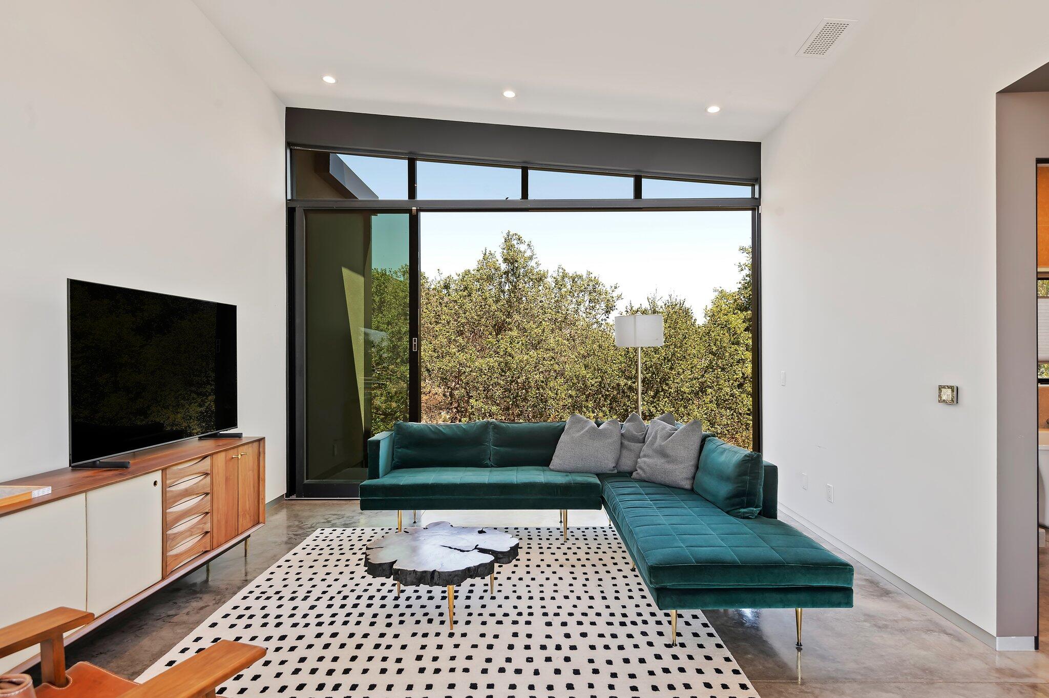 Santa Barbara, California 93105, United States, 4 Bedrooms Bedrooms, ,5 BathroomsBathrooms,Residential,Active,37442