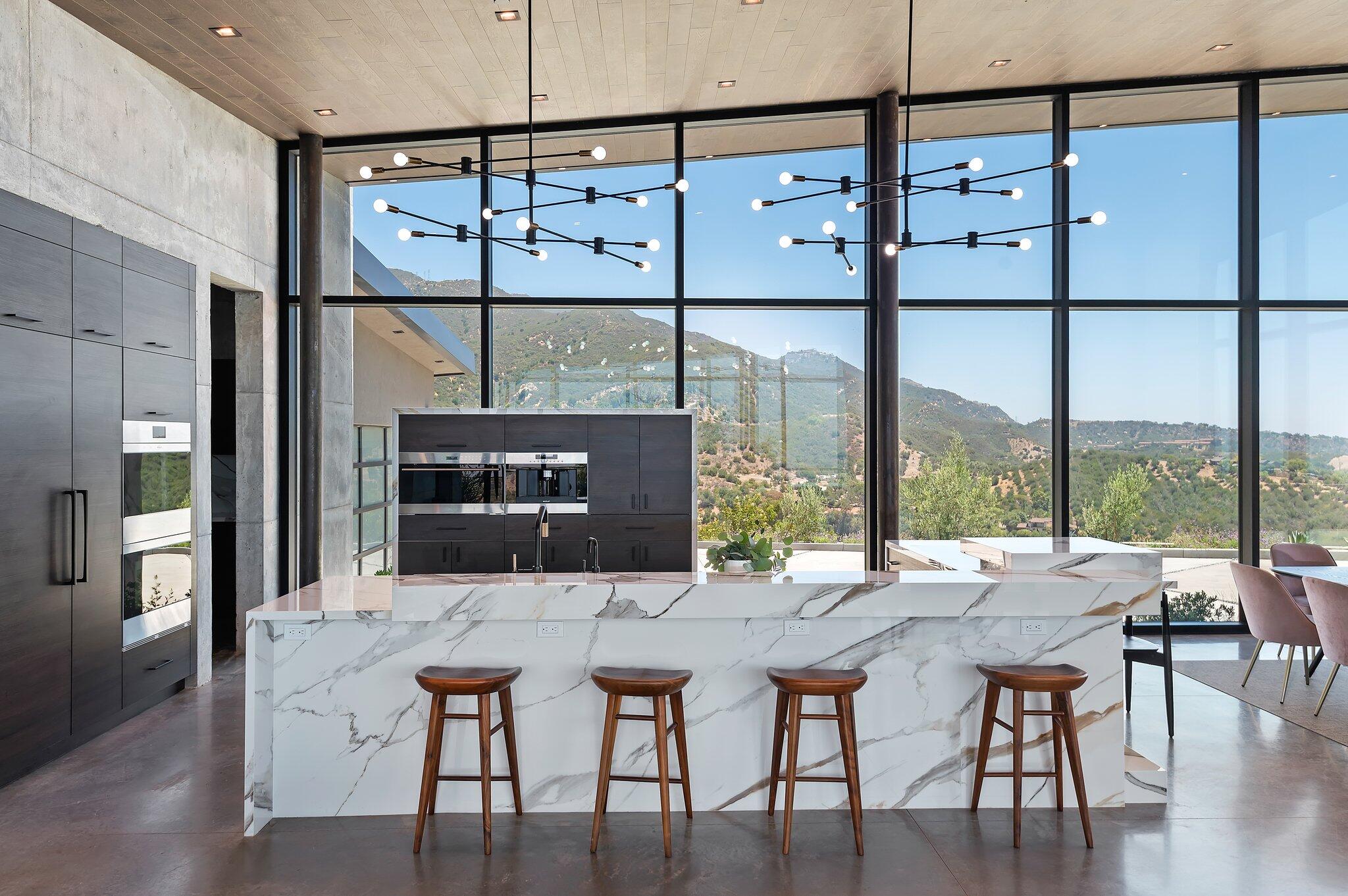 Santa Barbara, California 93105, United States, 4 Bedrooms Bedrooms, ,5 BathroomsBathrooms,Residential,Active,37442