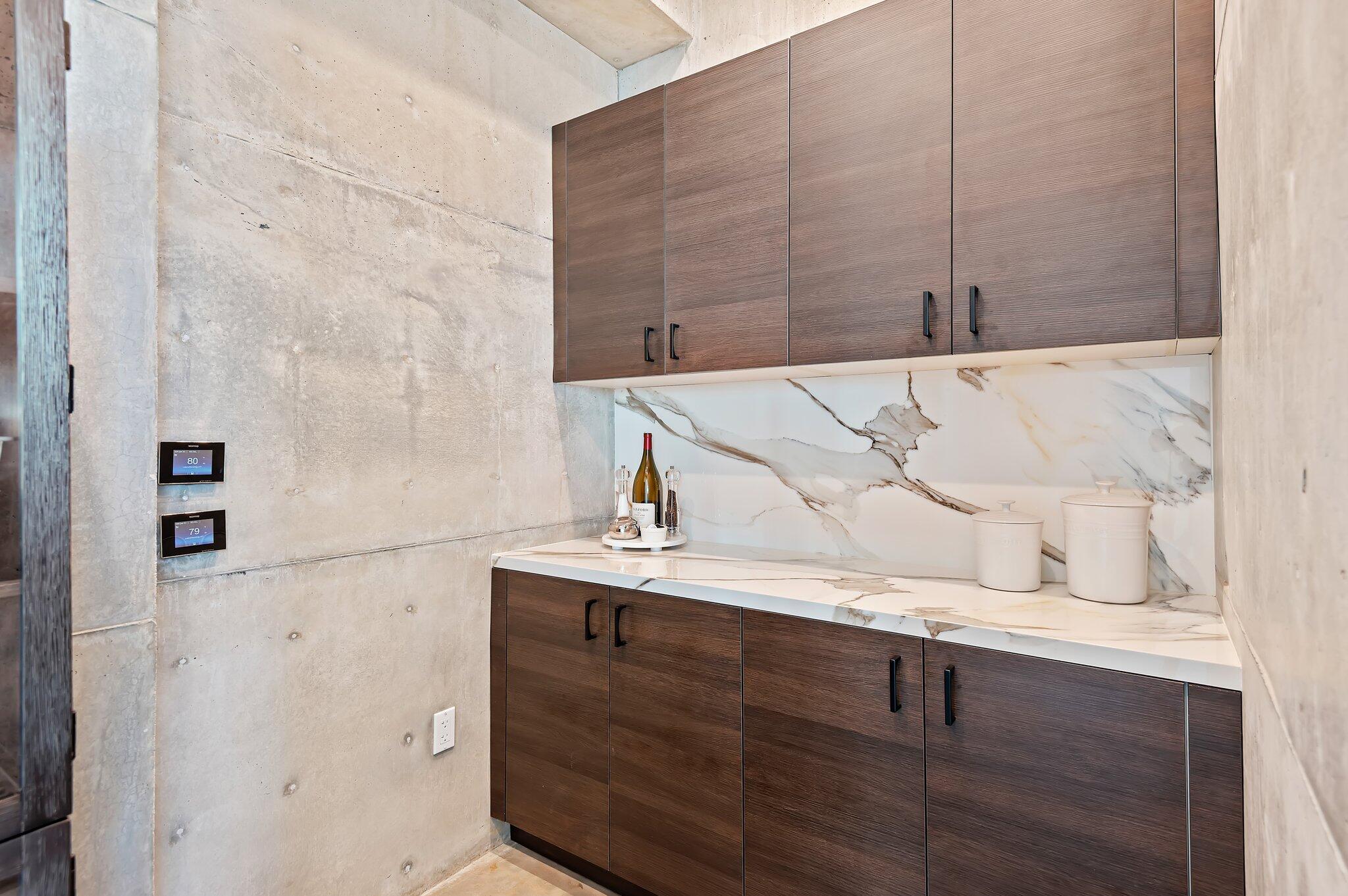 Santa Barbara, California 93105, United States, 4 Bedrooms Bedrooms, ,5 BathroomsBathrooms,Residential,Active,37442