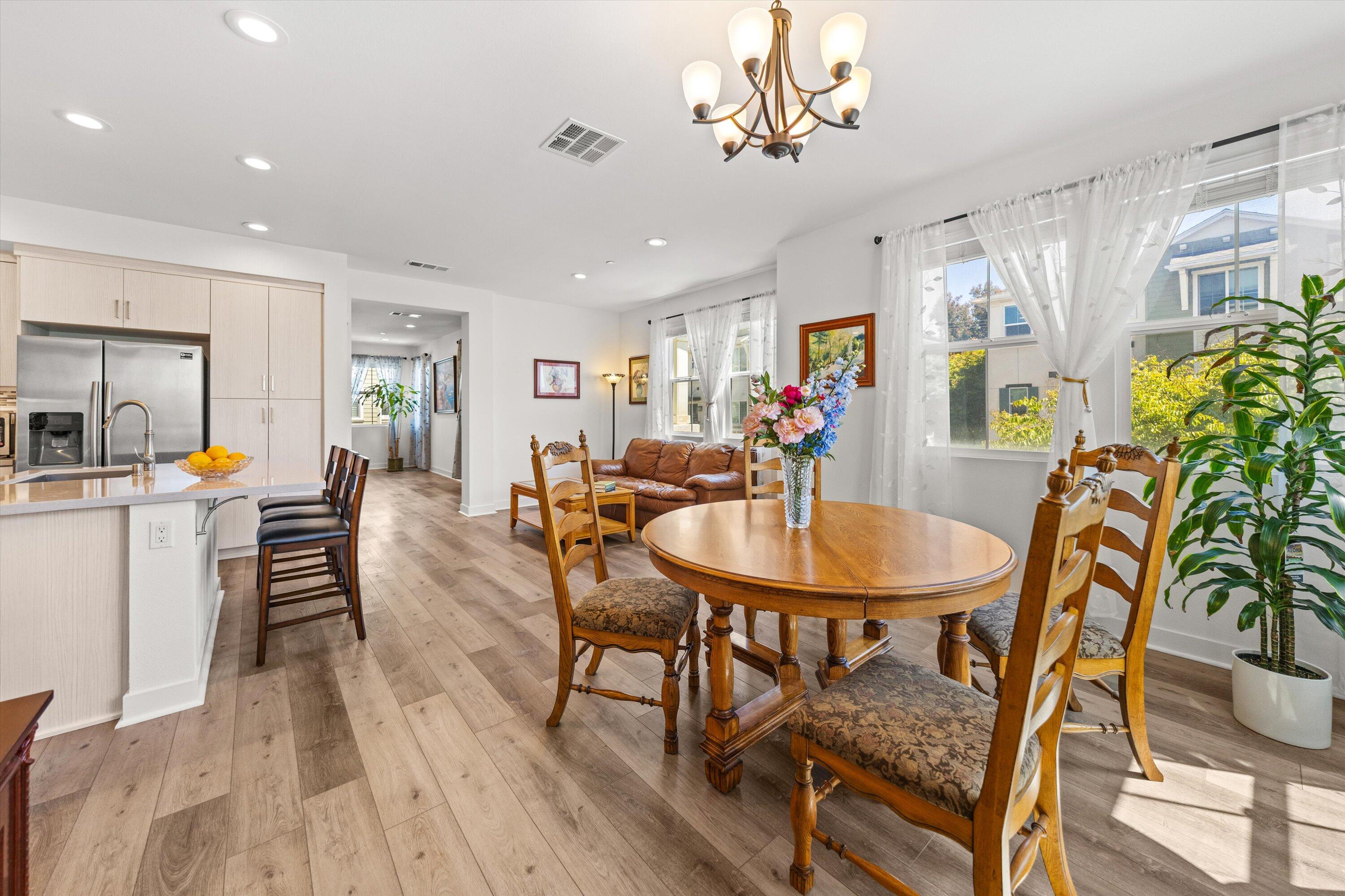 Goleta, California 93117, United States, 4 Bedrooms Bedrooms, ,4 BathroomsBathrooms,Residential,Active,134680