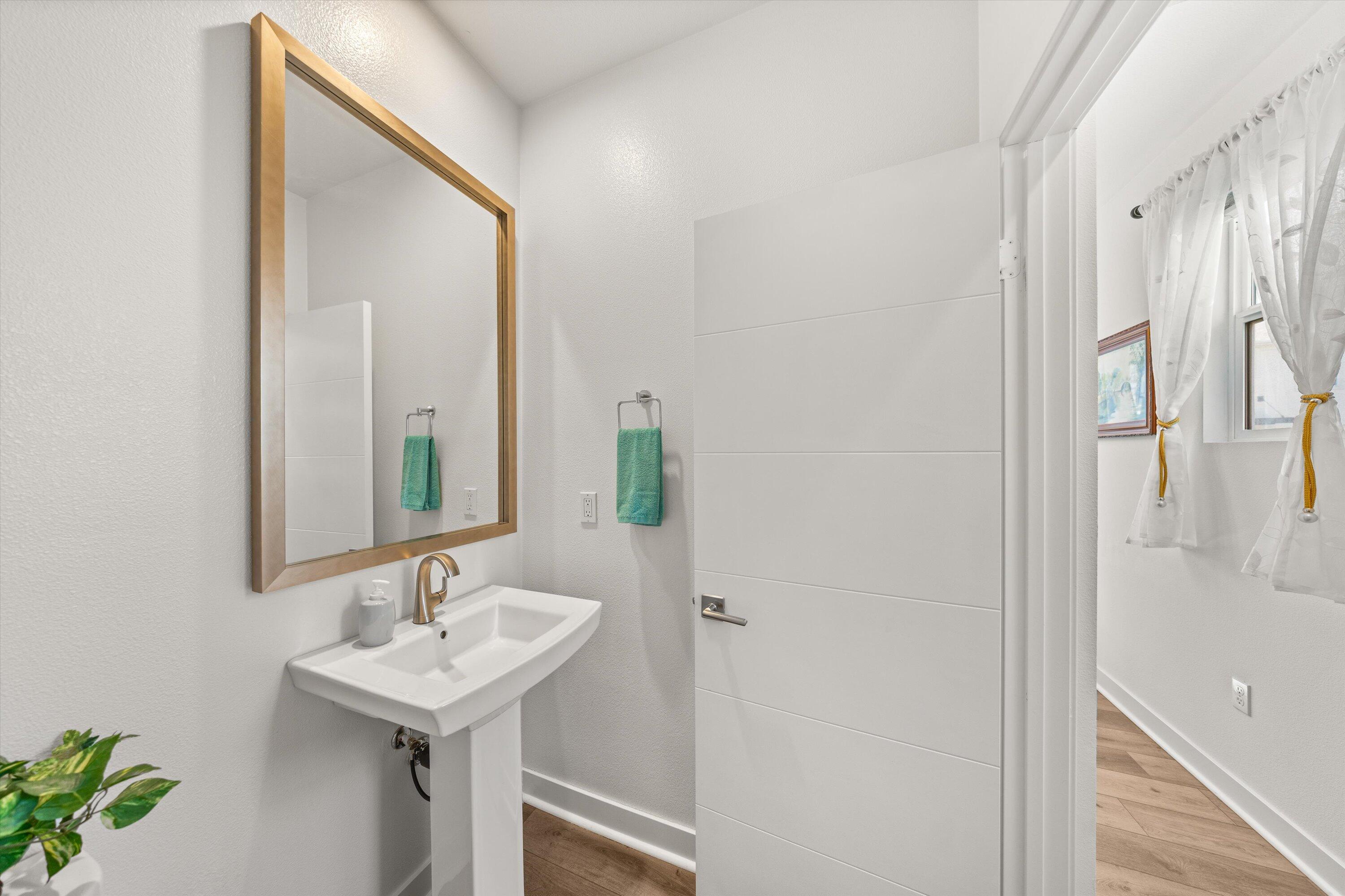 Goleta, California 93117, United States, 4 Bedrooms Bedrooms, ,4 BathroomsBathrooms,Residential,Active,134680