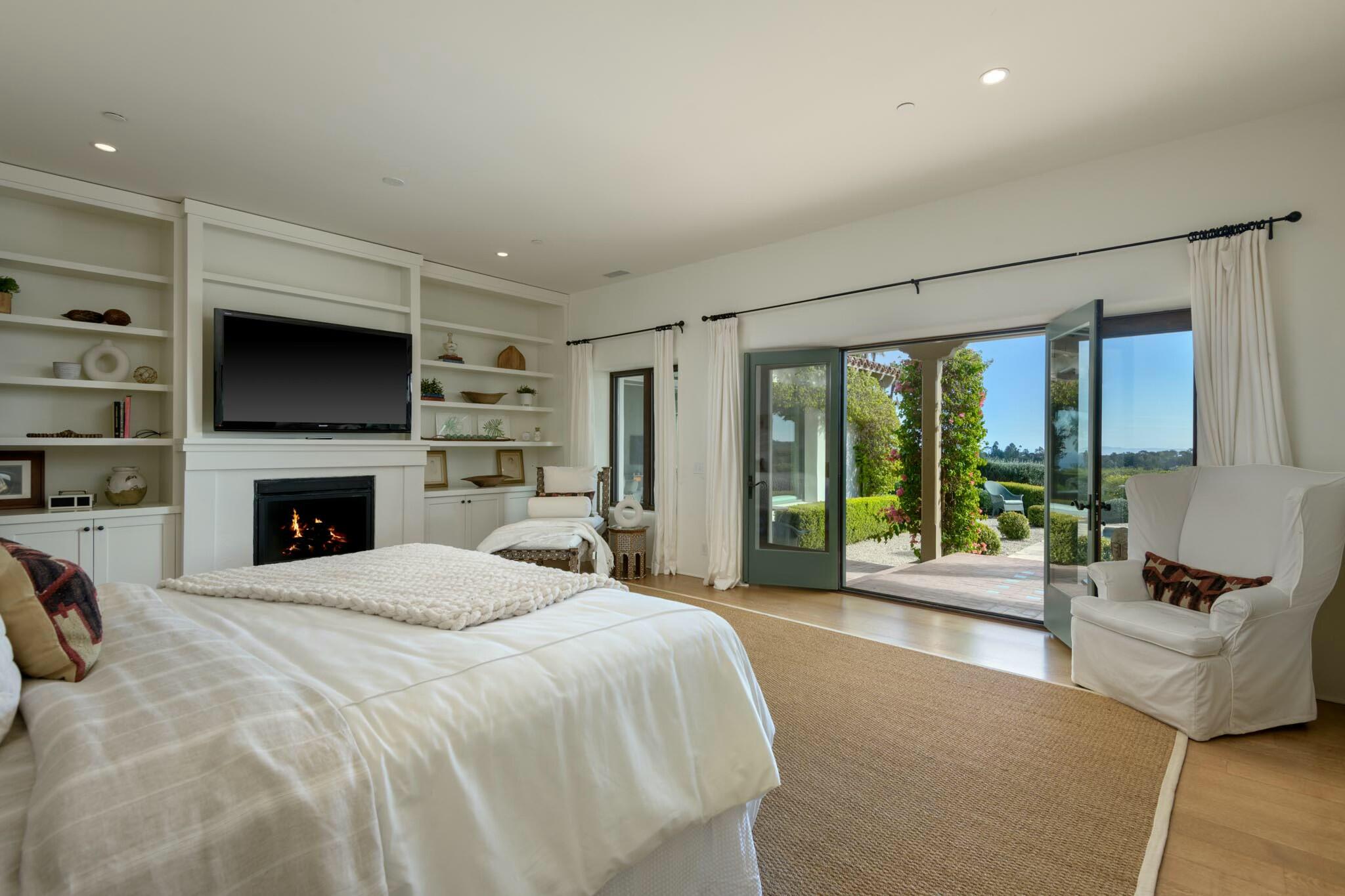 Santa Barbara, California 93105, United States, 3 Bedrooms Bedrooms, ,6 BathroomsBathrooms,Residential,Active,81905