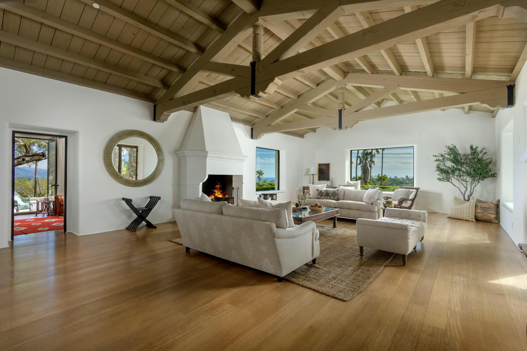 Santa Barbara, California 93105, United States, 3 Bedrooms Bedrooms, ,6 BathroomsBathrooms,Residential,Active,81905