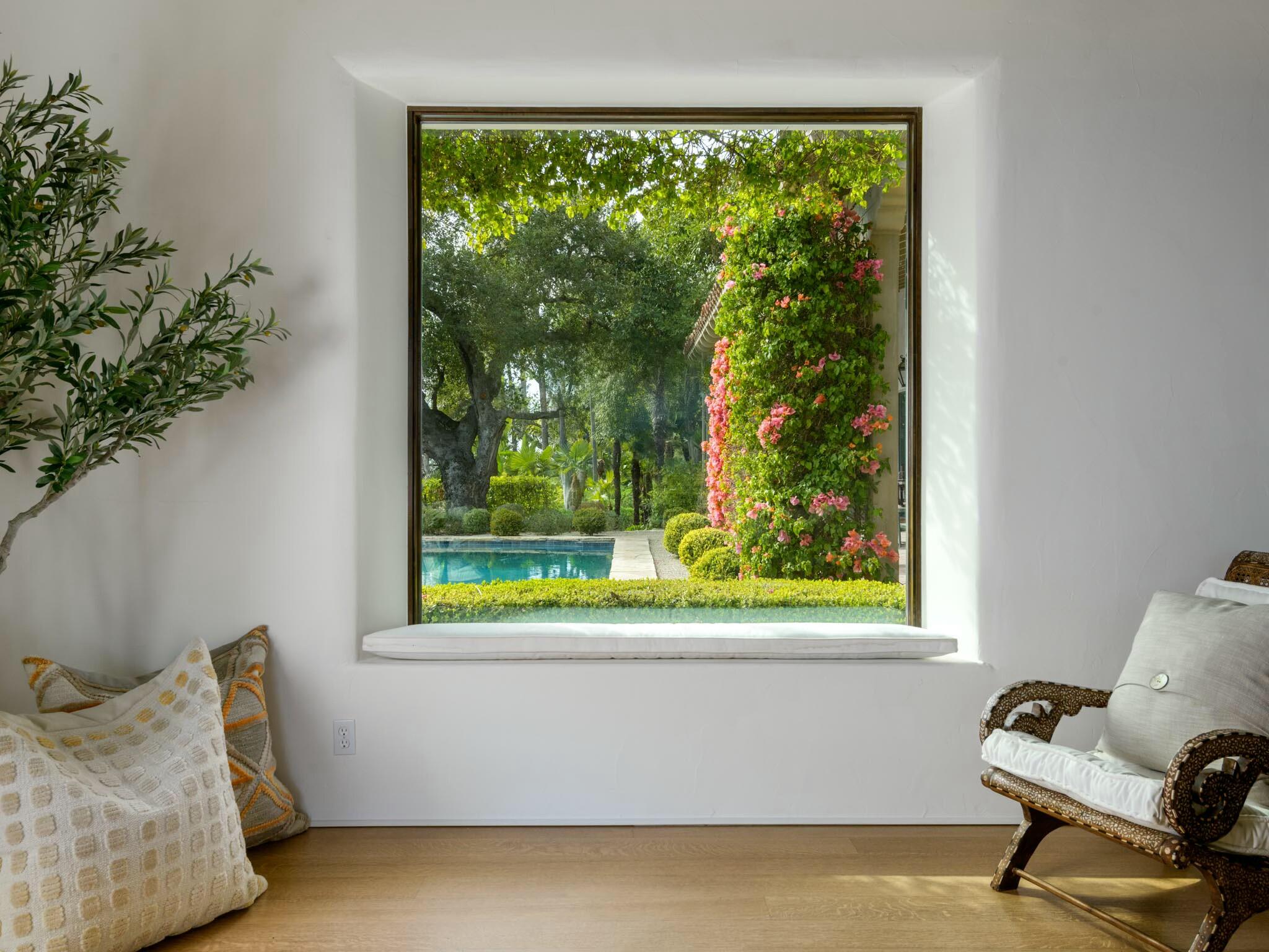 Santa Barbara, California 93105, United States, 3 Bedrooms Bedrooms, ,6 BathroomsBathrooms,Residential,Active,81905