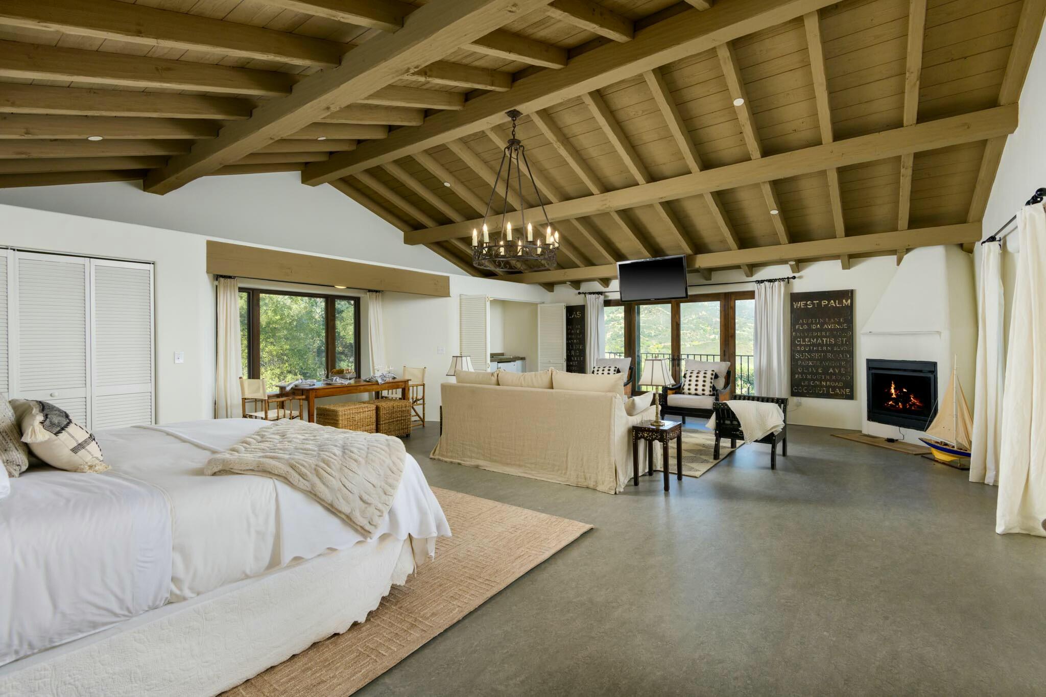 Santa Barbara, California 93105, United States, 3 Bedrooms Bedrooms, ,6 BathroomsBathrooms,Residential,Active,81905