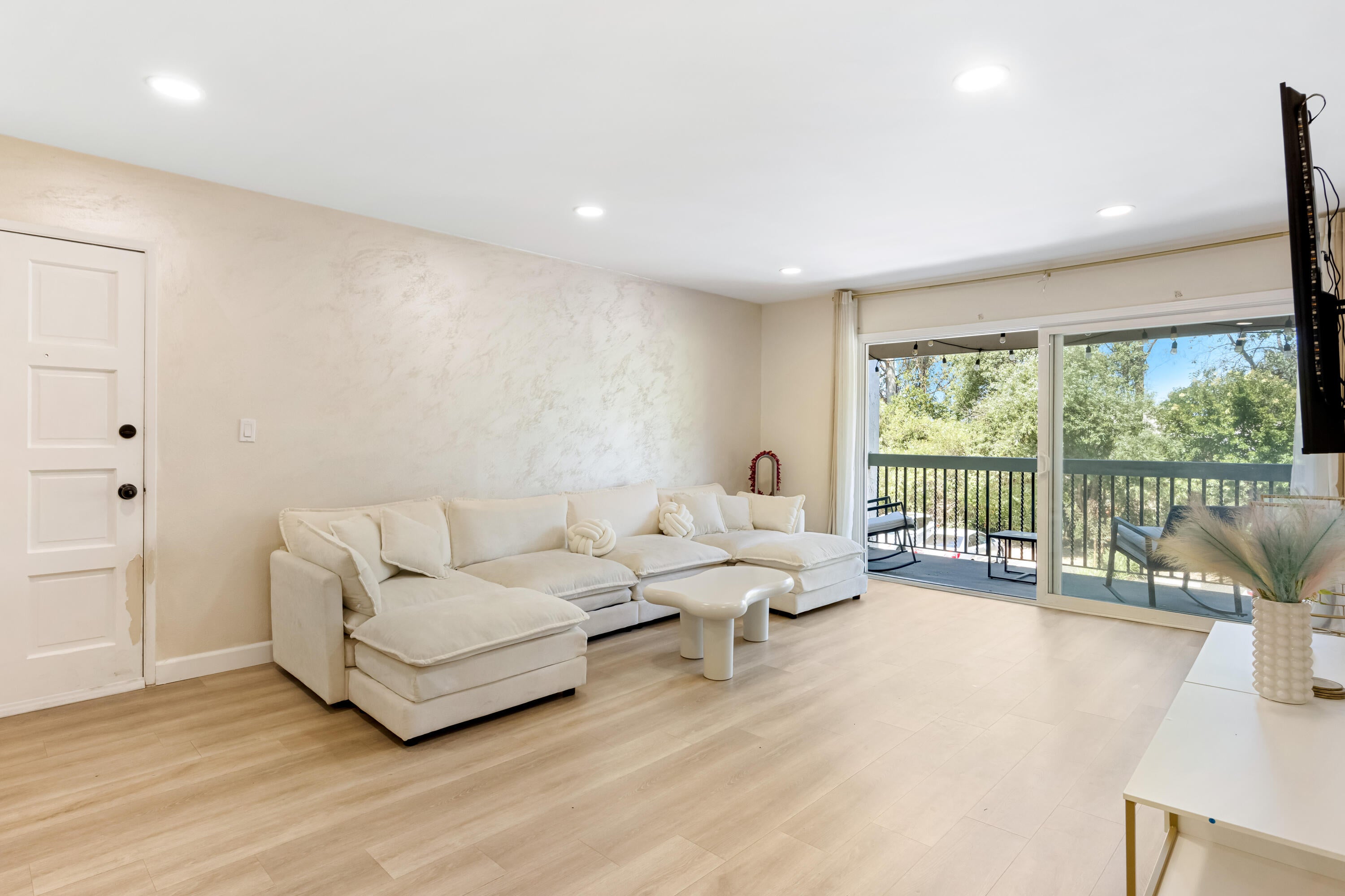 5514 Armitos Avenue Apt 54