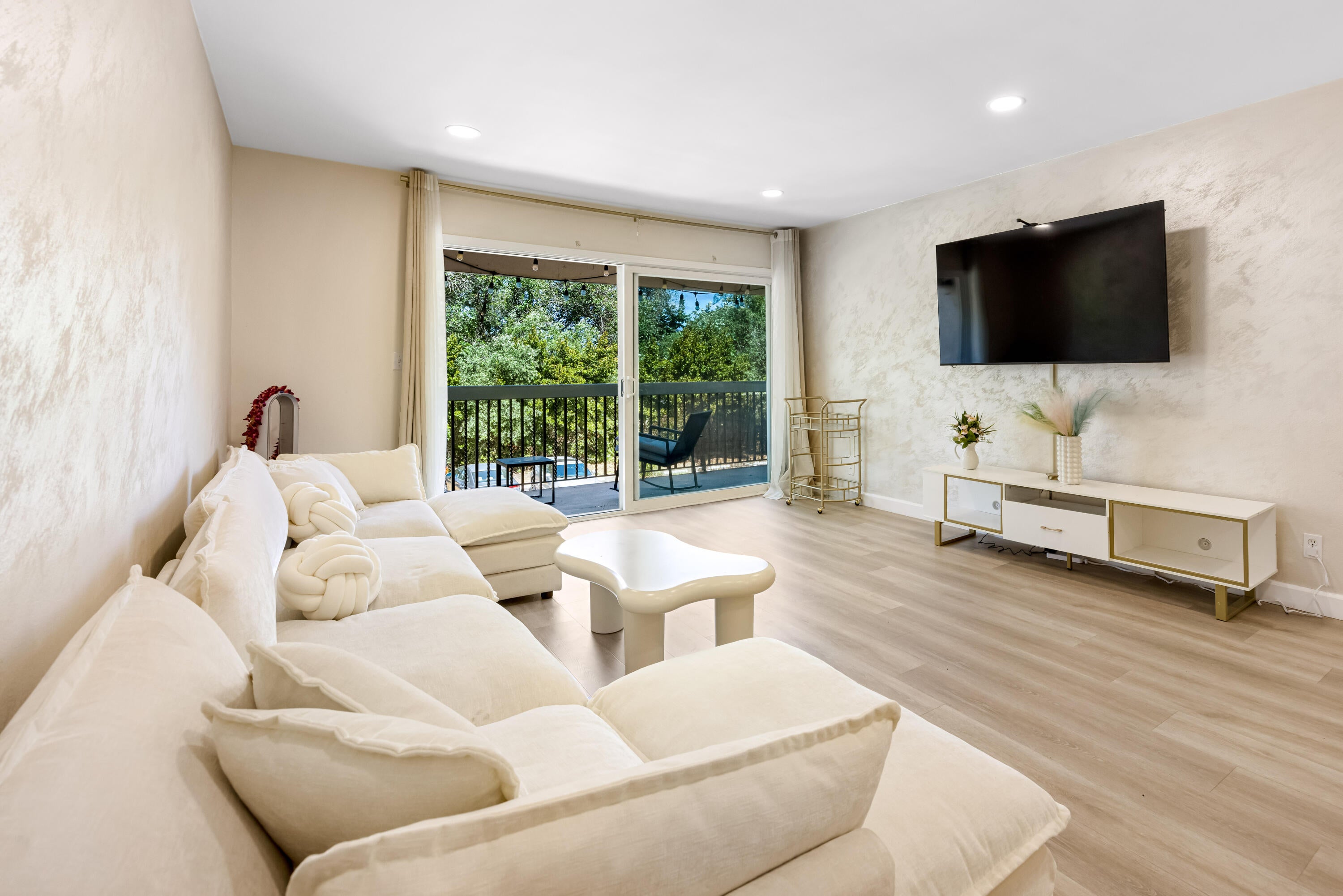 5514 Armitos Avenue Apt 54