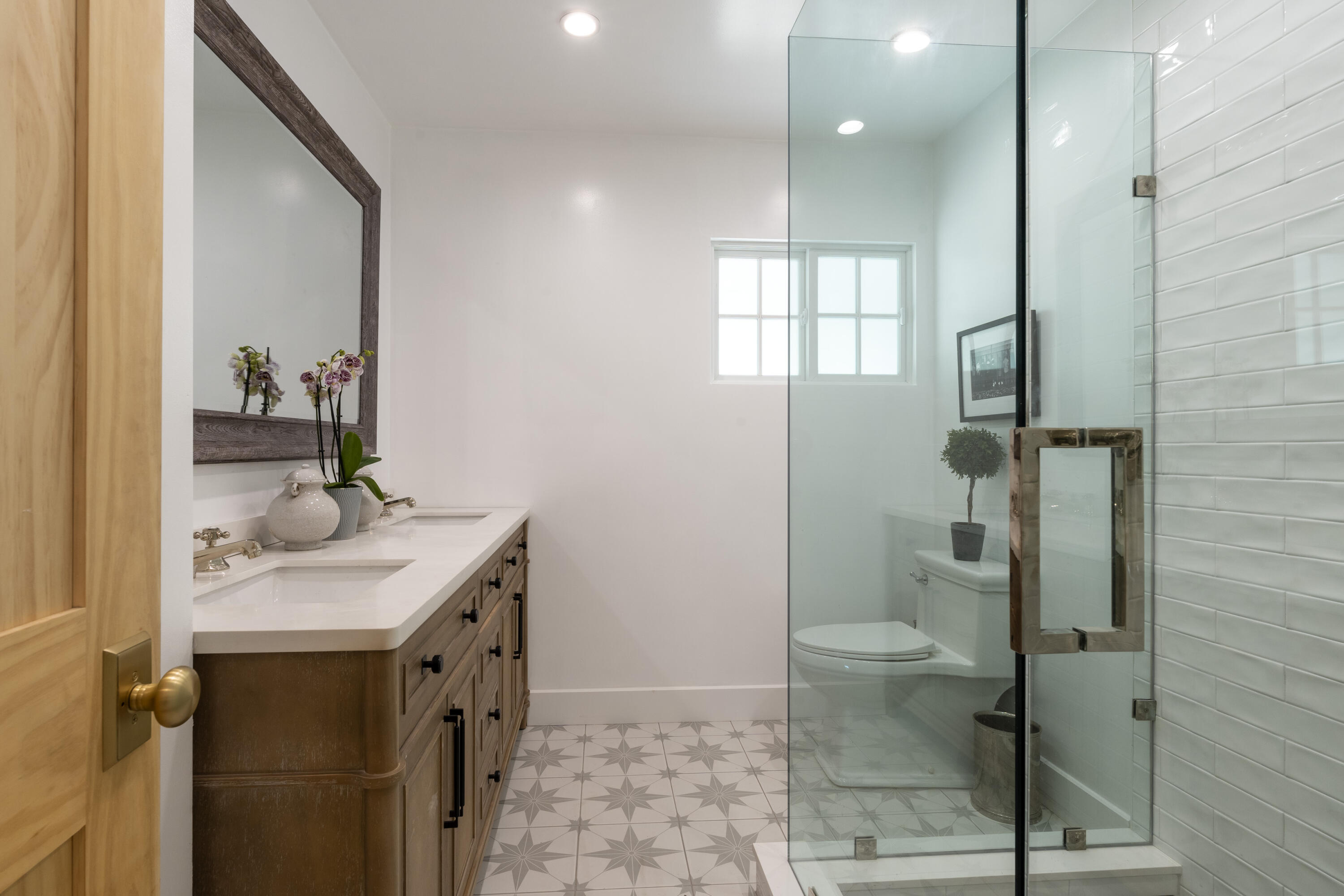 Santa Barbara, California 93108, United States, 4 Bedrooms Bedrooms, ,1 BathroomBathrooms,Residential,Active,196035