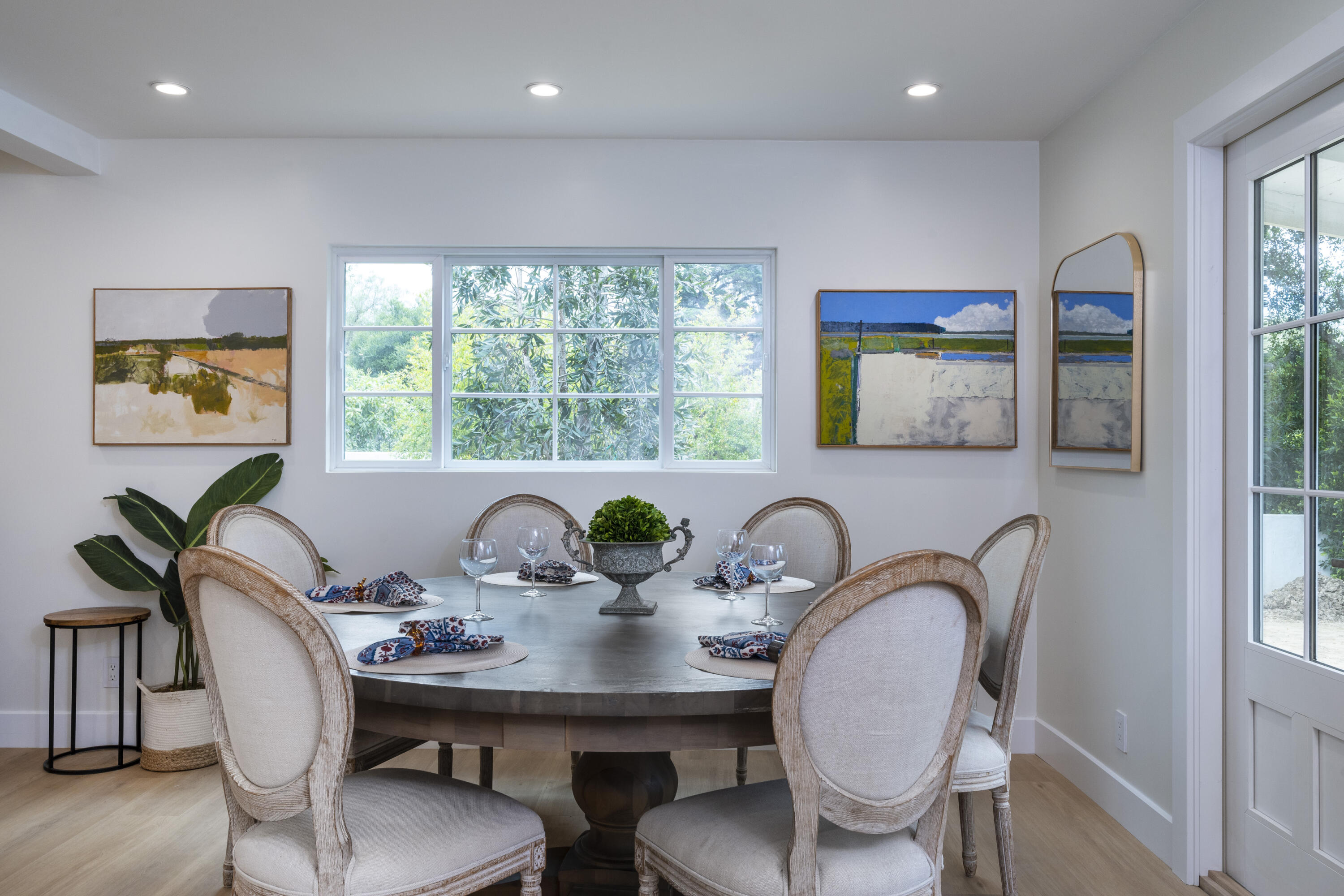 Santa Barbara, California 93108, United States, 4 Bedrooms Bedrooms, ,1 BathroomBathrooms,Residential,Active,196035