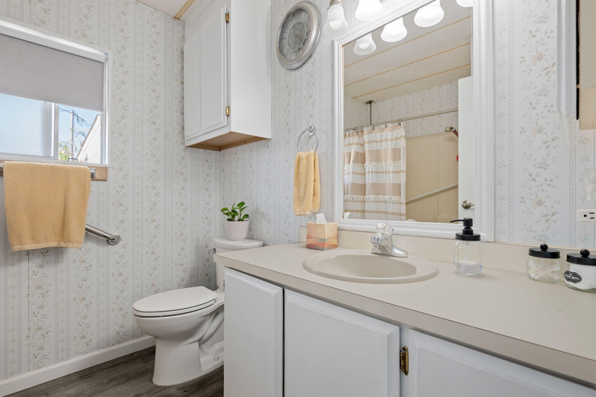 Santa Barbara, California 93110, United States, 2 Bedrooms Bedrooms, ,1 BathroomBathrooms,Residential,Active,235399