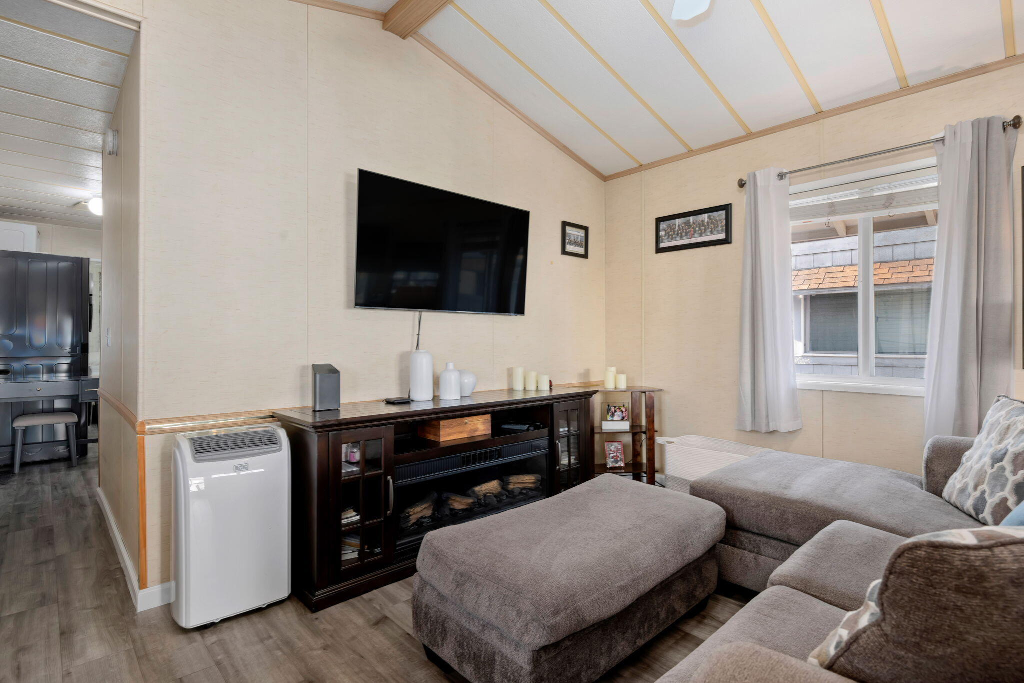 Santa Barbara, California 93110, United States, 2 Bedrooms Bedrooms, ,1 BathroomBathrooms,Residential,Active,235399