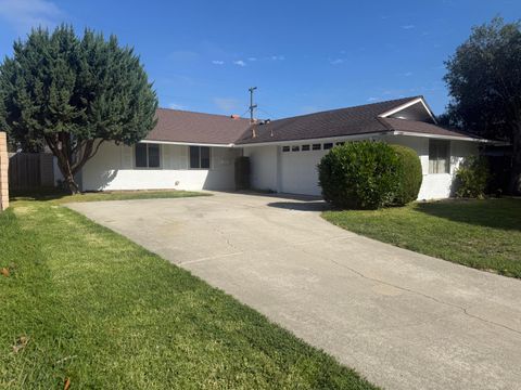 Photo of 1309 W Willow Avenue, LOMPOC, CA 93436 (MLS # 25-4132)