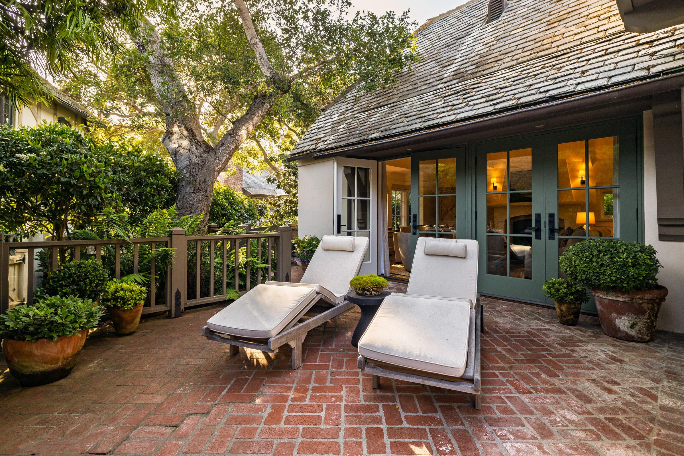 Santa Barbara, California 93108, United States, 2 Bedrooms Bedrooms, ,3 BathroomsBathrooms,Residential,Pending,136461