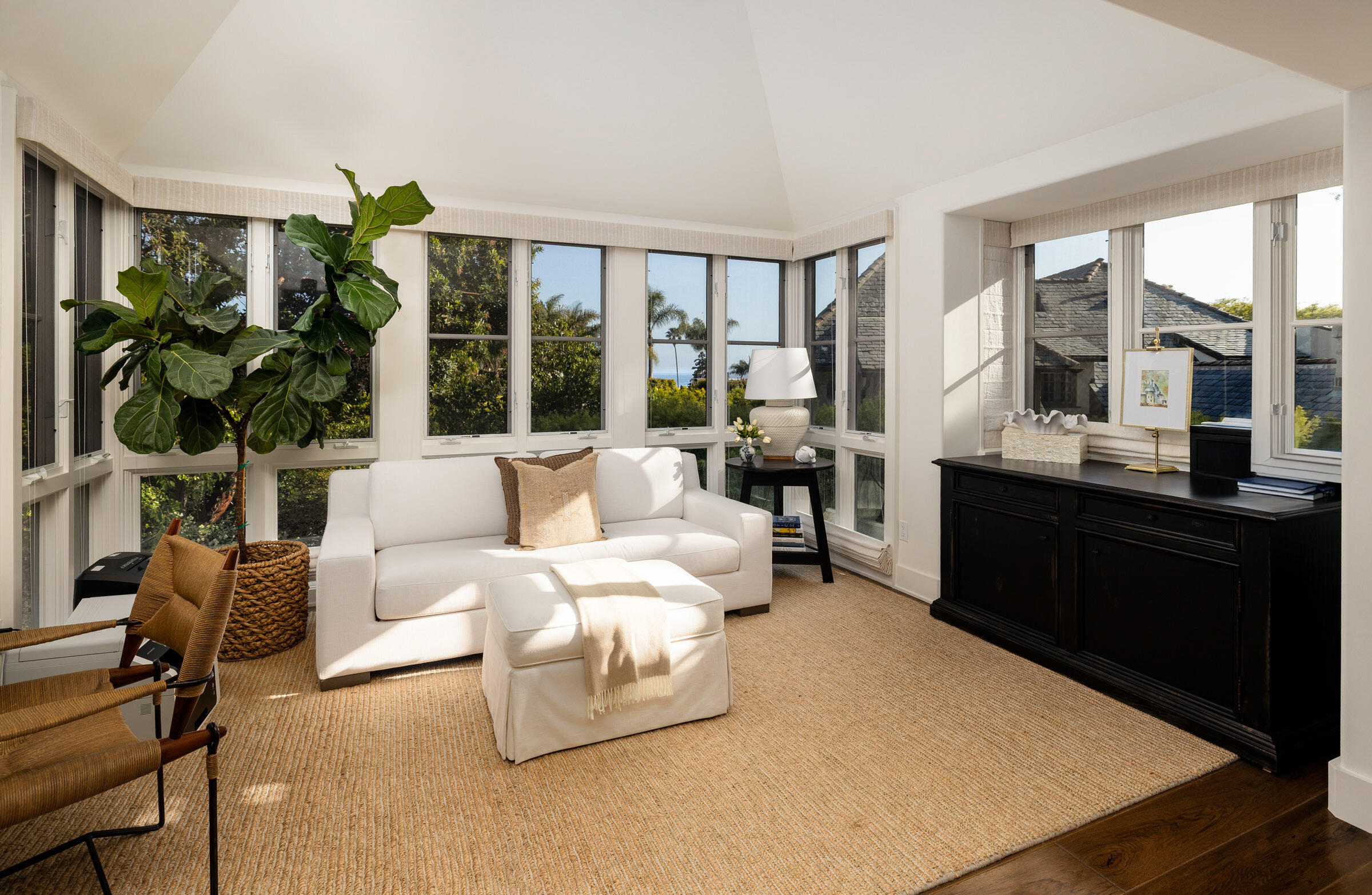 Santa Barbara, California 93108, United States, 2 Bedrooms Bedrooms, ,3 BathroomsBathrooms,Residential,Pending,136461