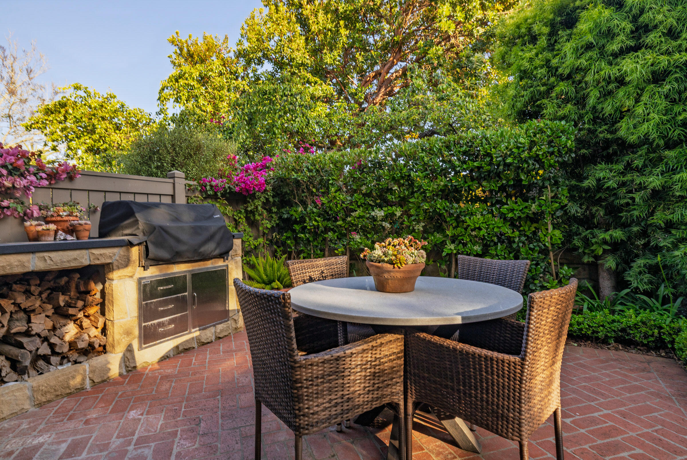 Santa Barbara, California 93108, United States, 2 Bedrooms Bedrooms, ,3 BathroomsBathrooms,Residential,Pending,136461