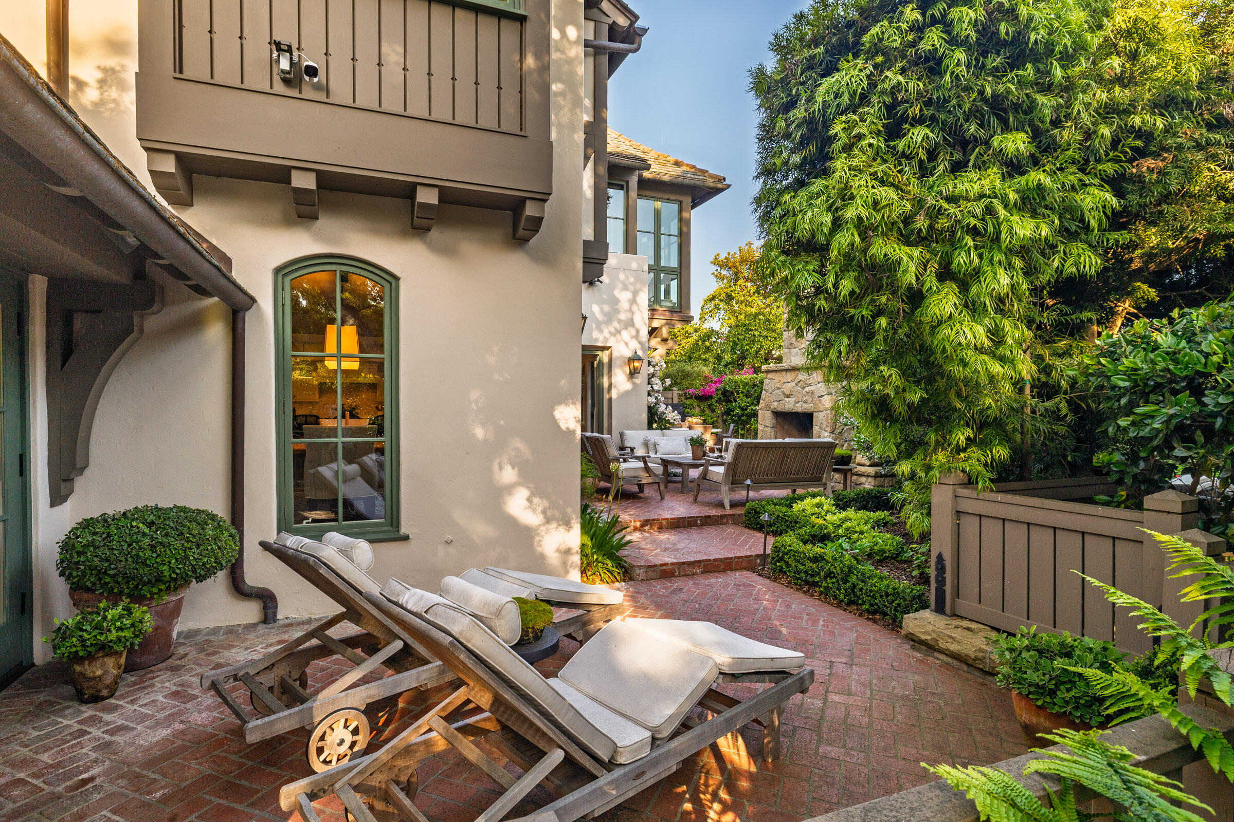 Santa Barbara, California 93108, United States, 2 Bedrooms Bedrooms, ,3 BathroomsBathrooms,Residential,Pending,136461